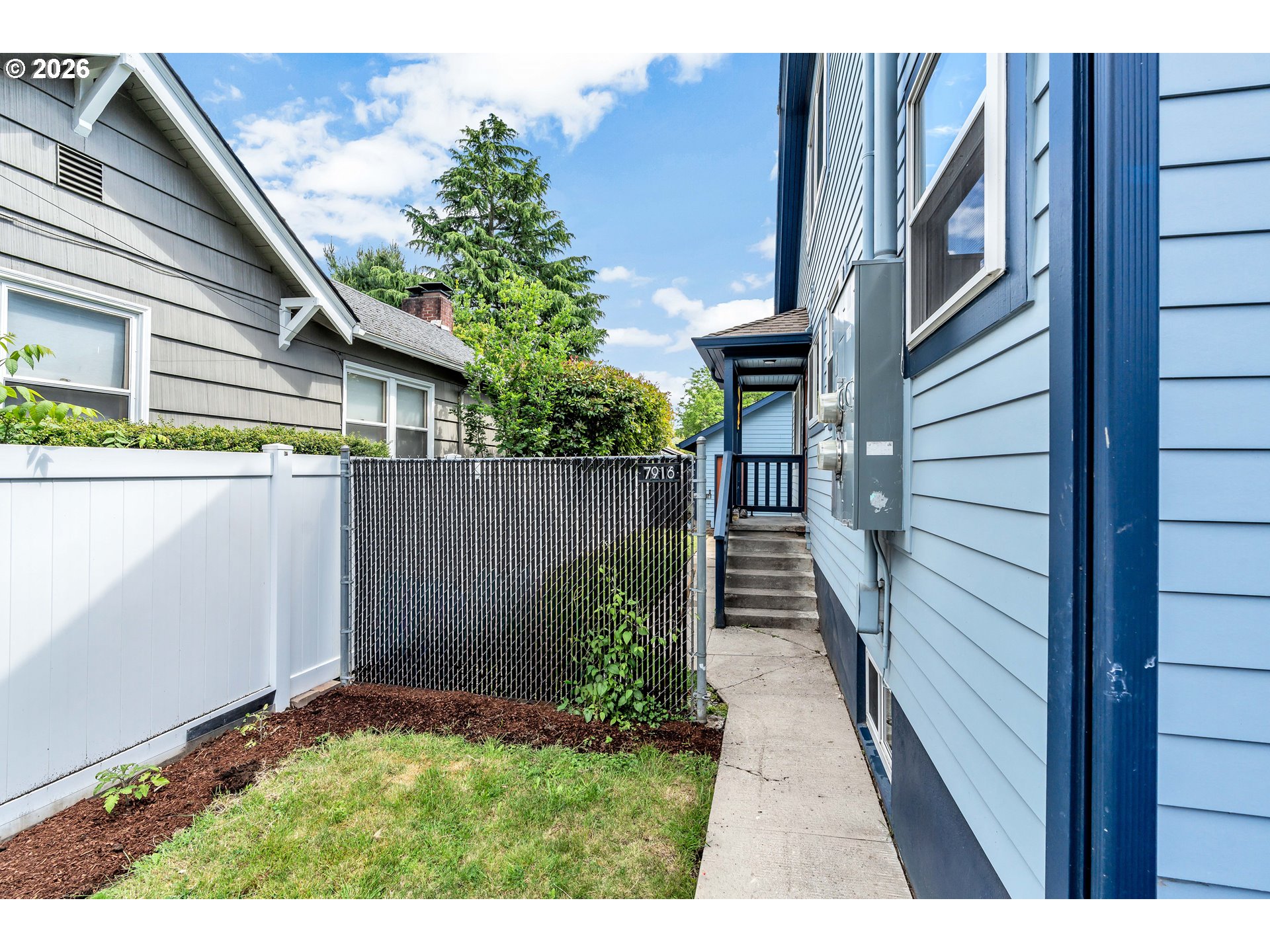 7914 7916 SE MAIN ST