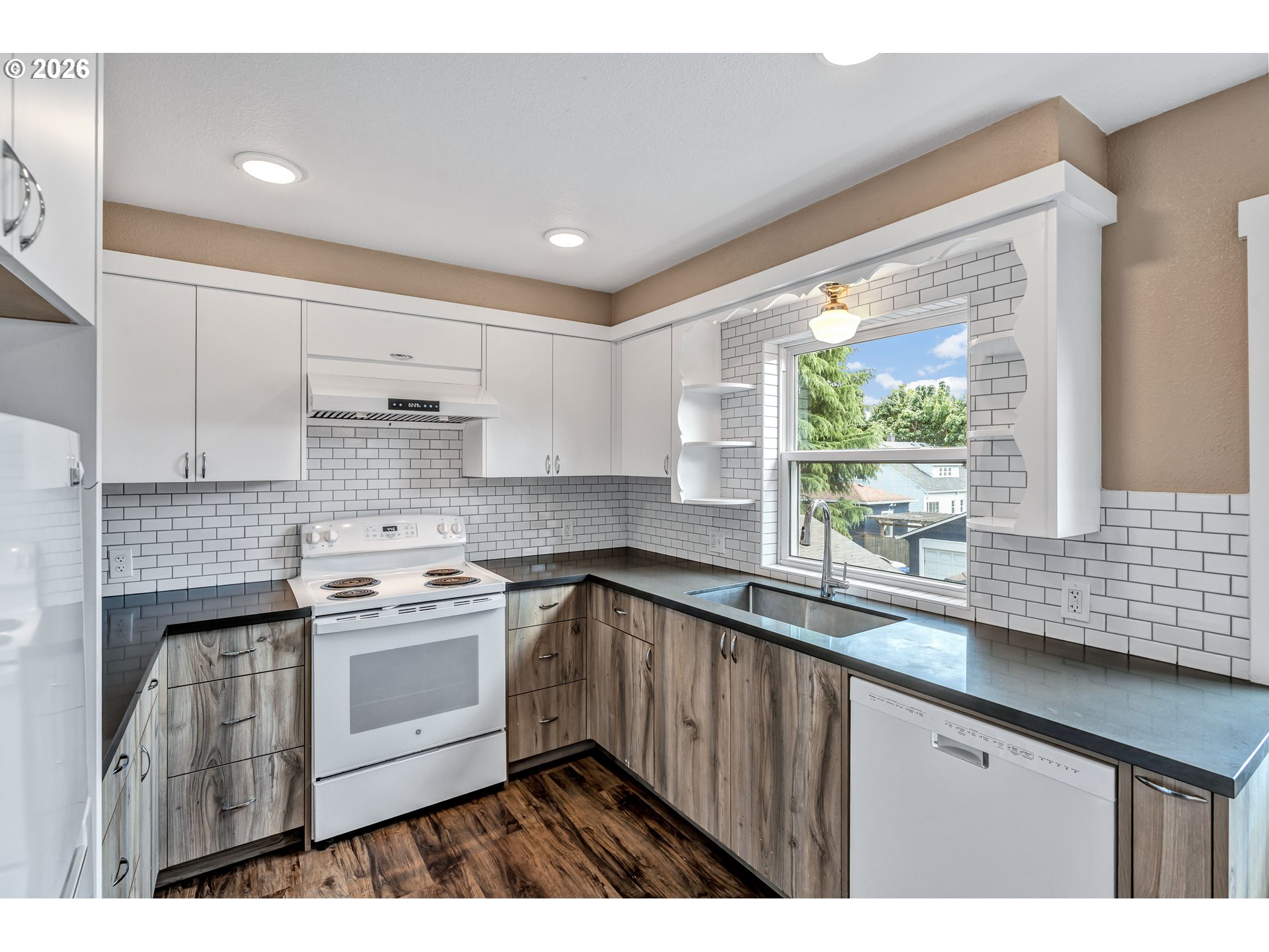 7914 7916 SE MAIN ST