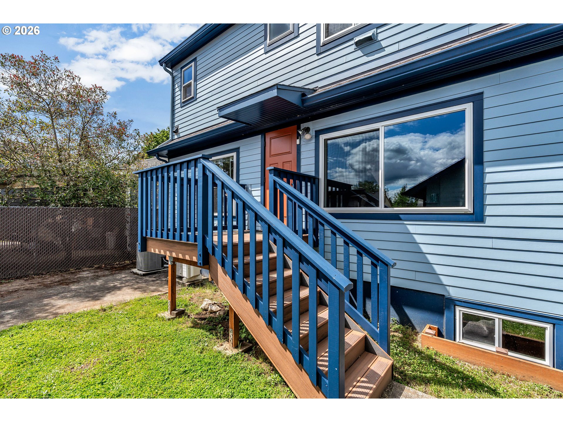 7914 7916 SE MAIN ST