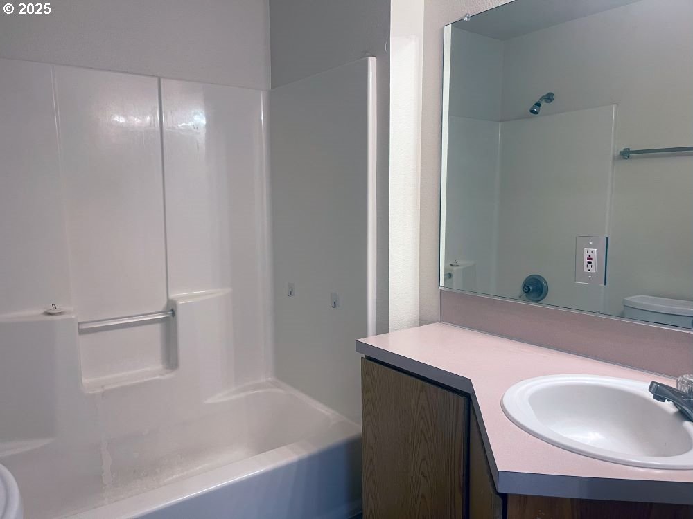 615 N ELLIOTT RD