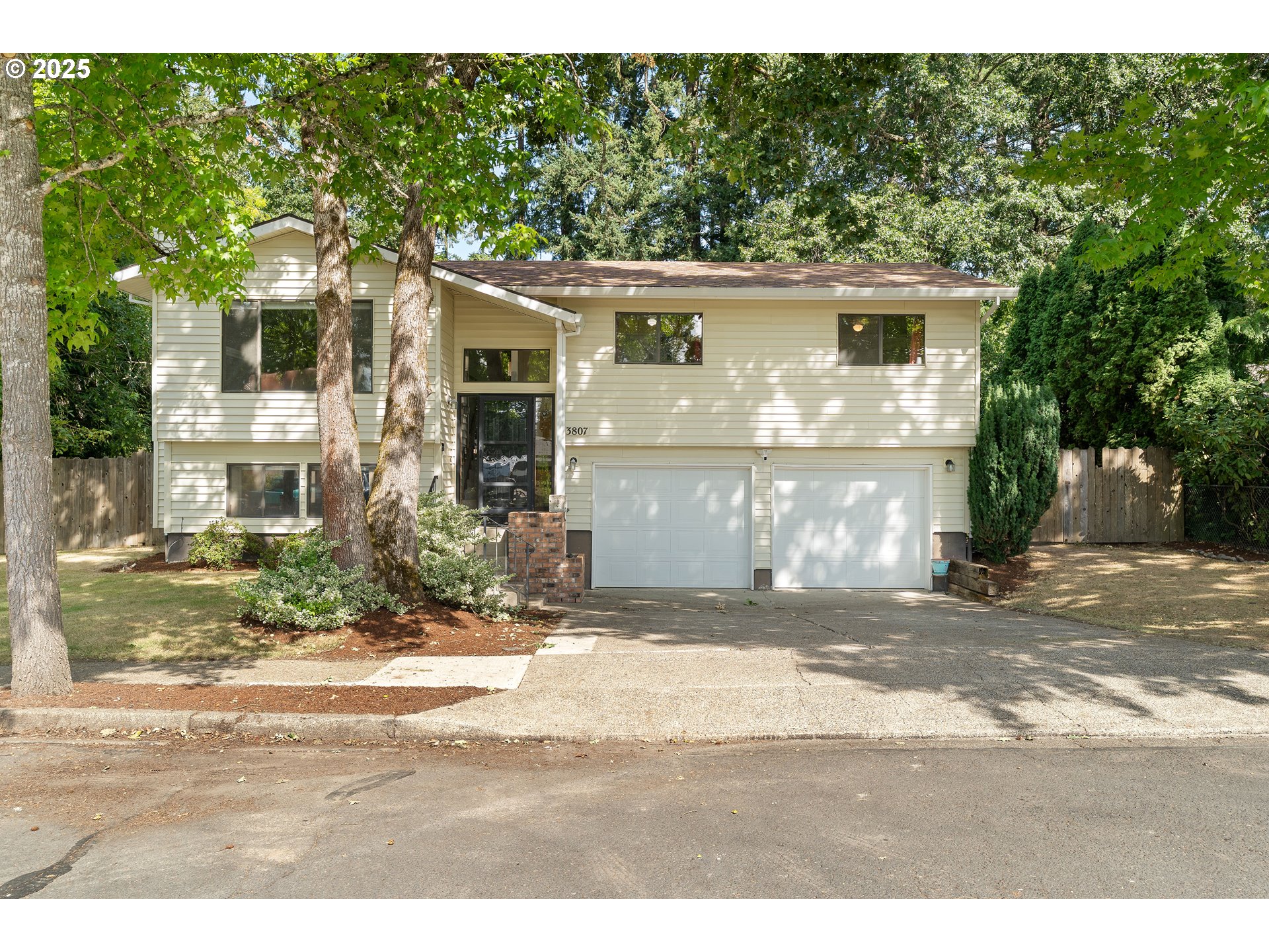 3807 E COFFEY LN