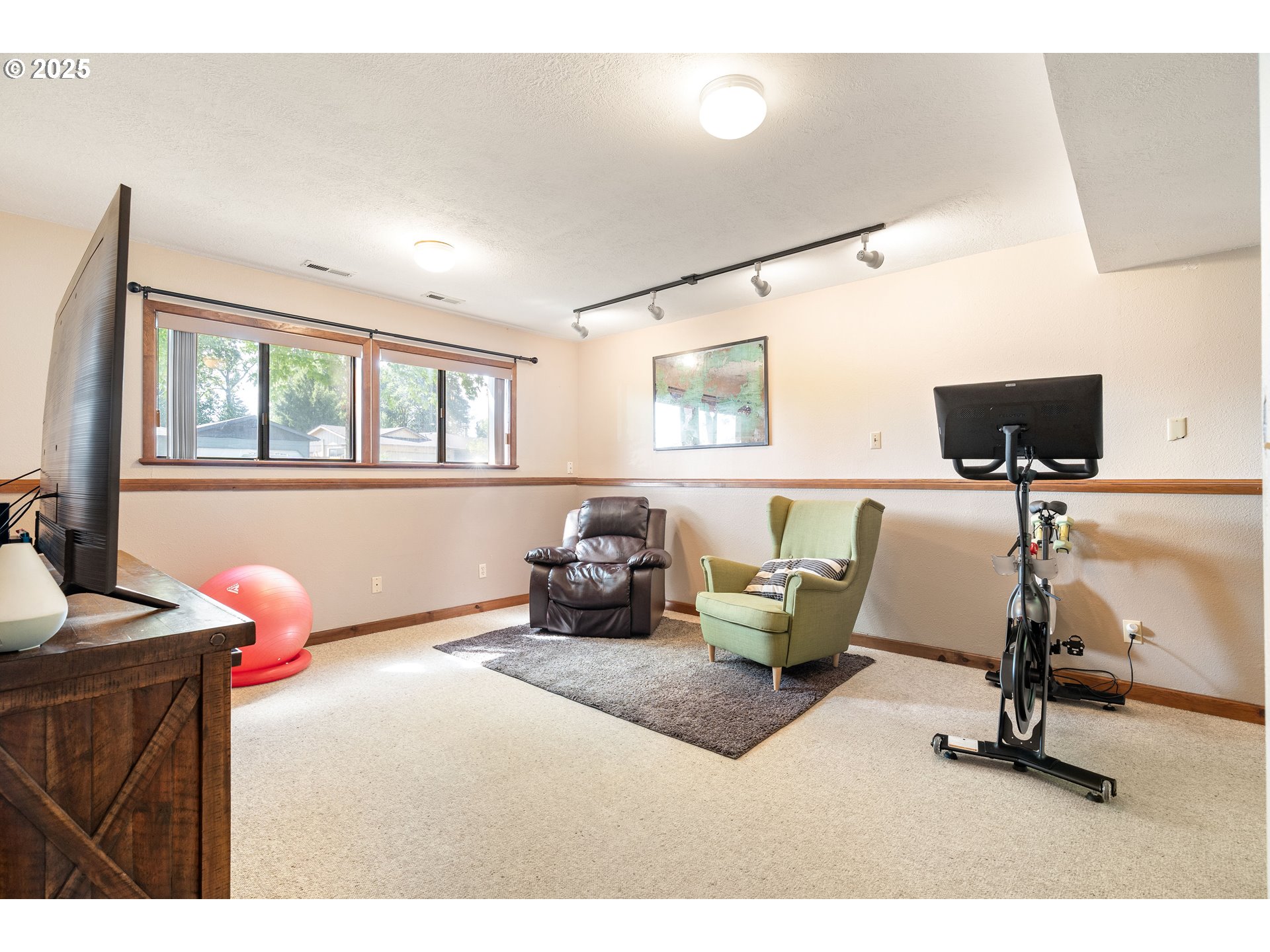 3807 E COFFEY LN