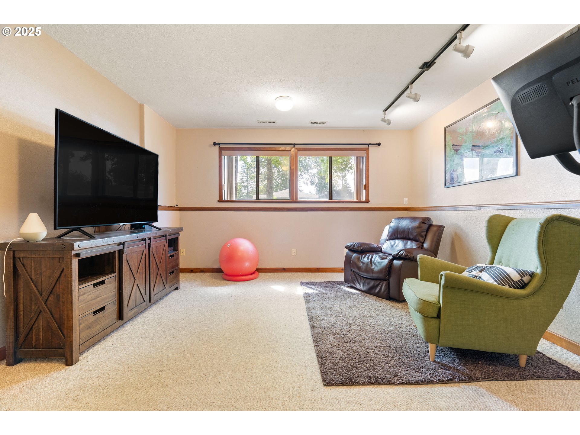 3807 E COFFEY LN