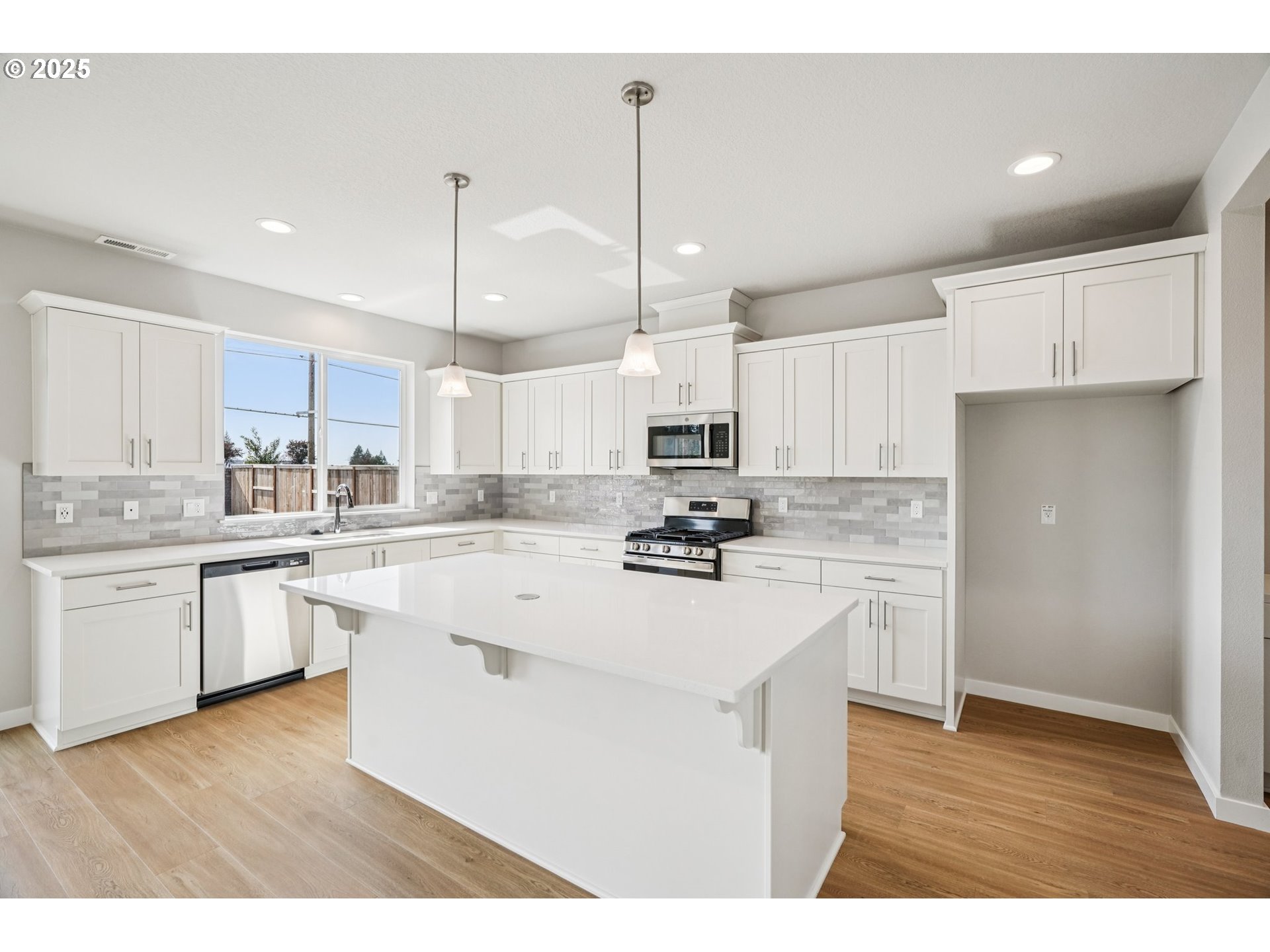 41540 METOLIUS AVE 19