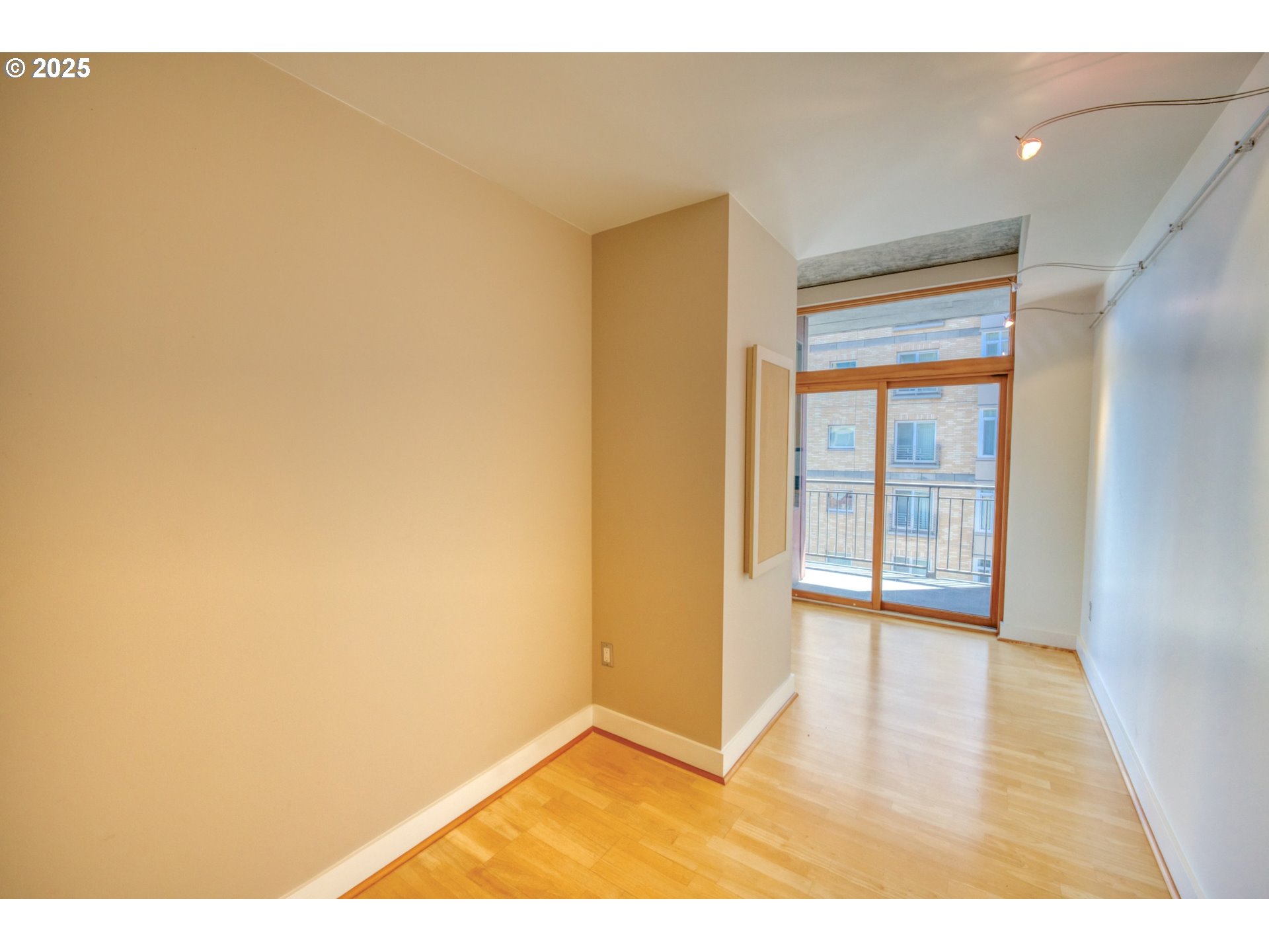 411 NW FLANDERS ST 607