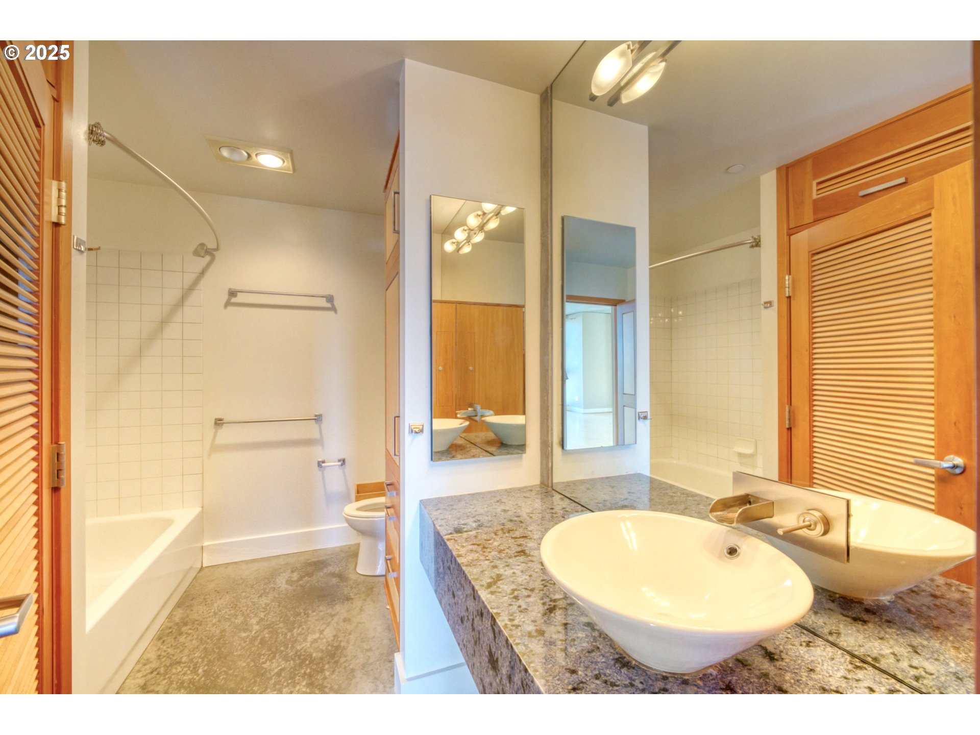 411 NW FLANDERS ST 607