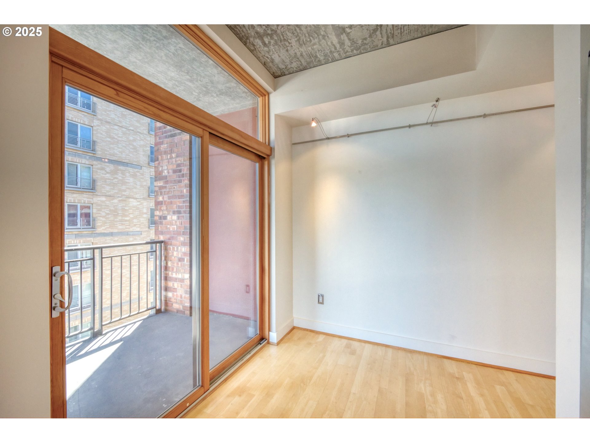 411 NW FLANDERS ST 607