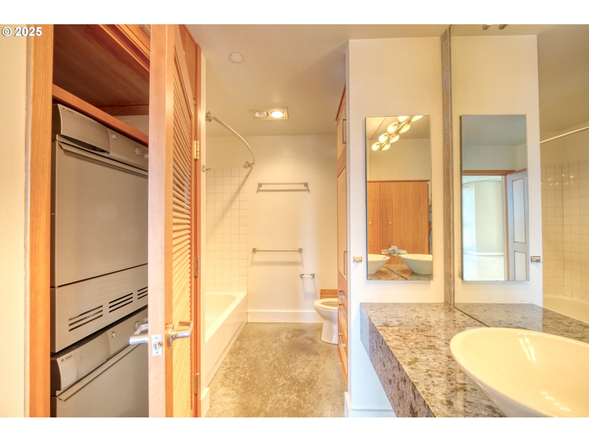 411 NW FLANDERS ST 607