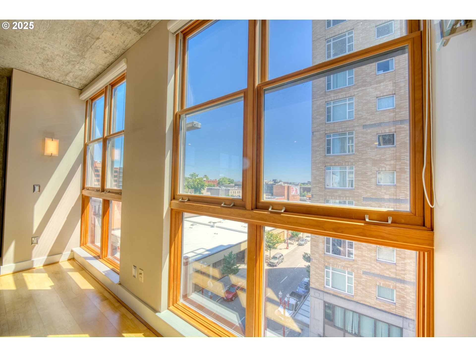 411 NW FLANDERS ST 607