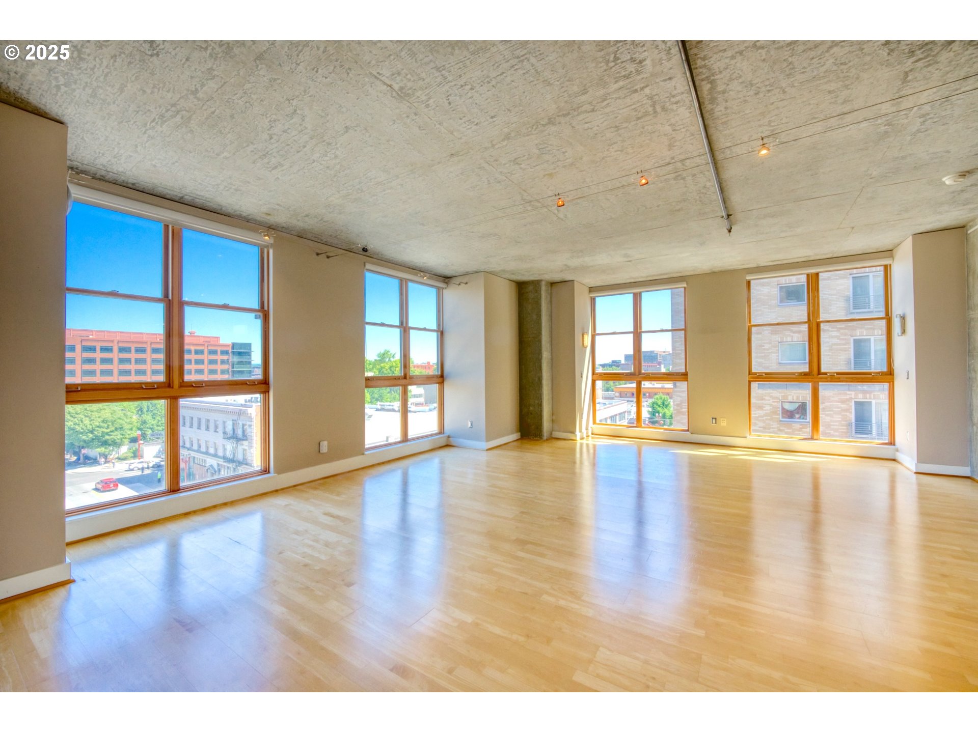 411 NW FLANDERS ST 607