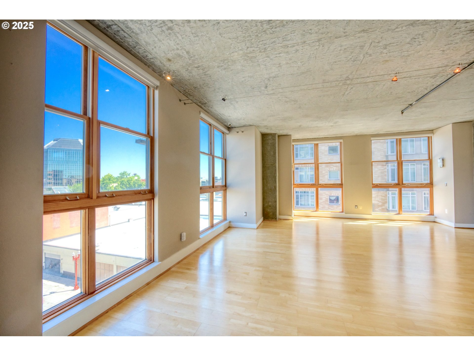 411 NW FLANDERS ST 607