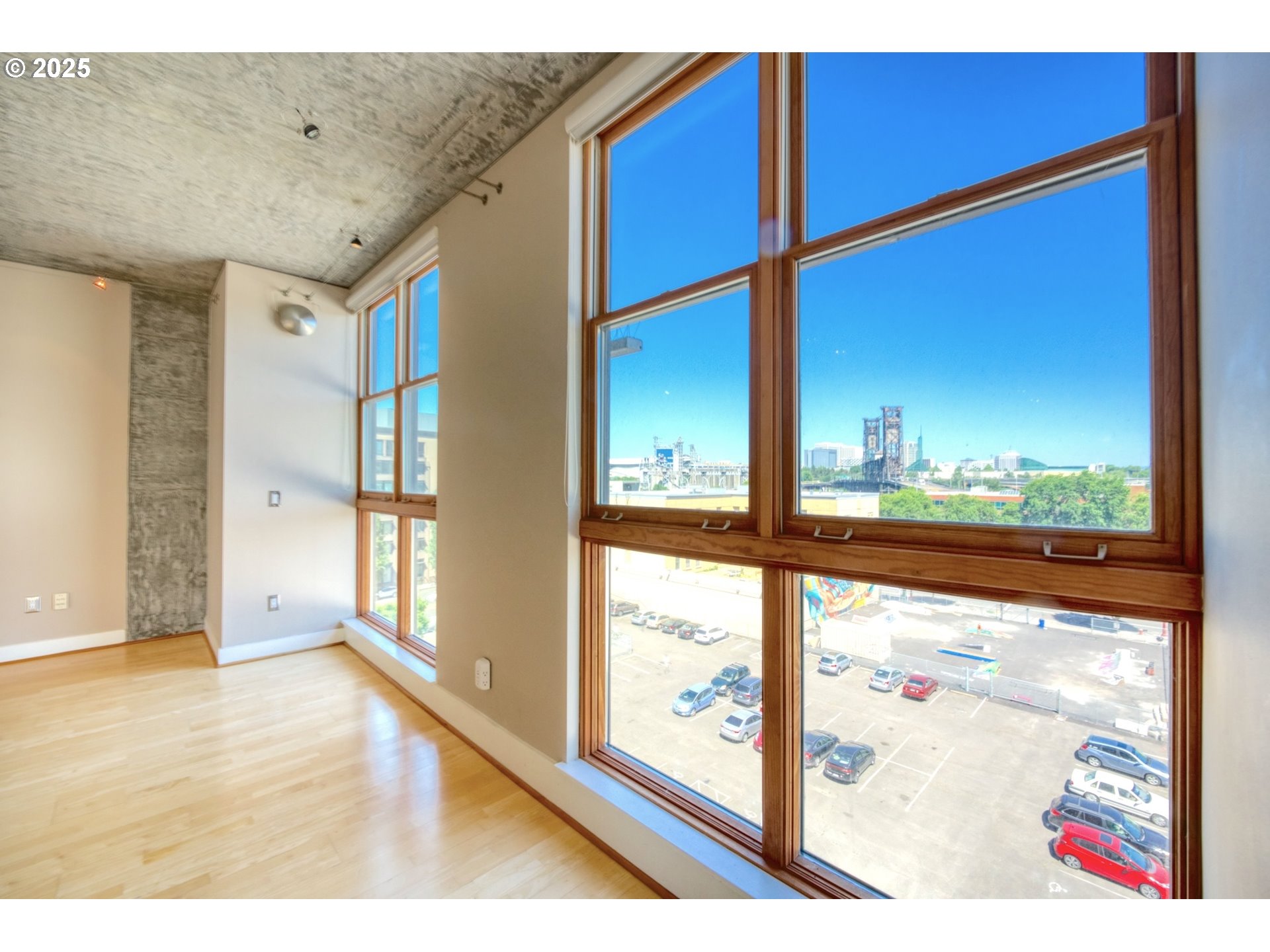 411 NW FLANDERS ST 607