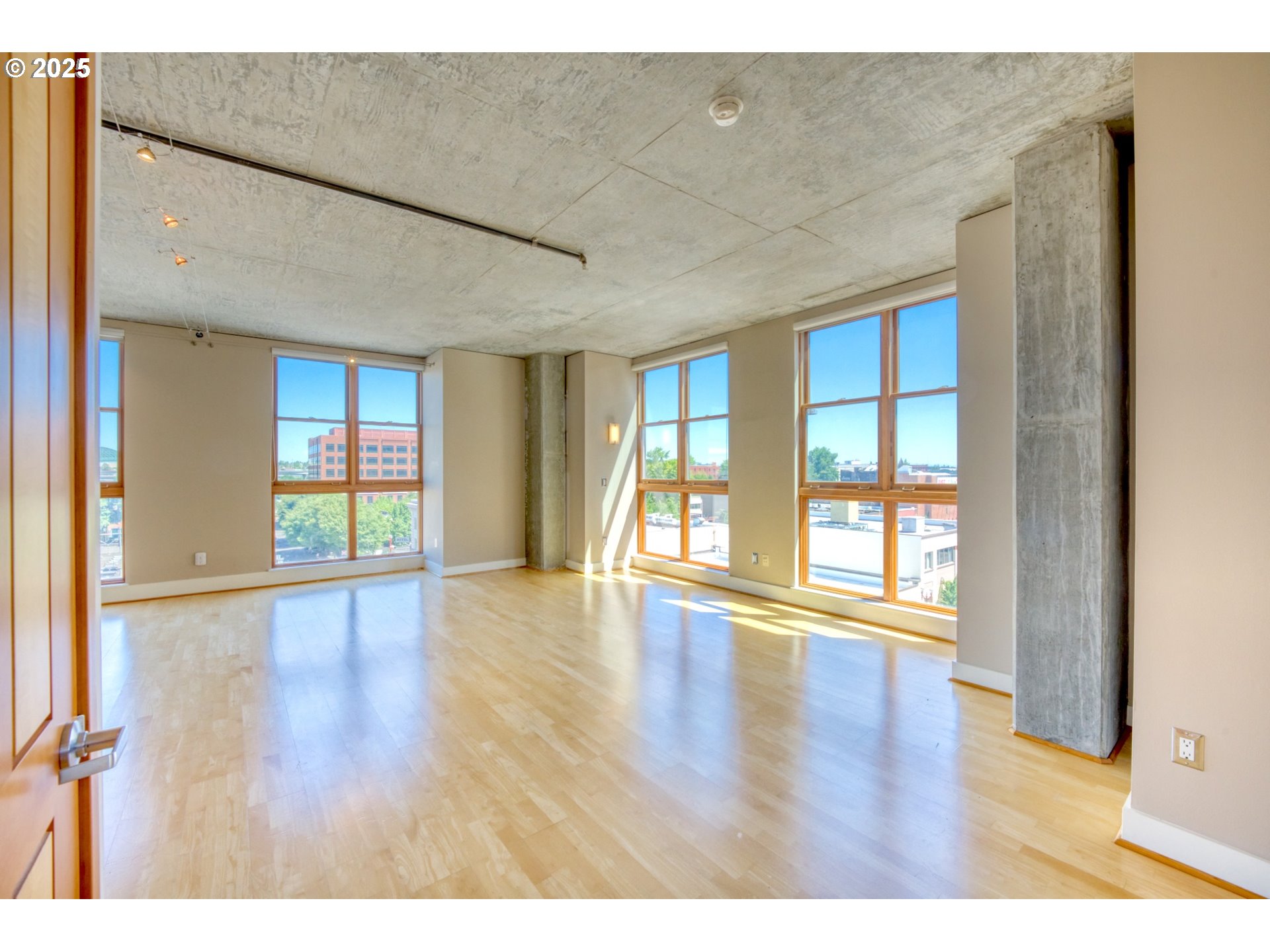 411 NW FLANDERS ST 607