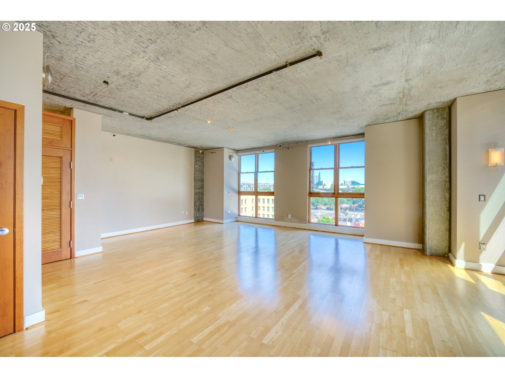 411 NW FLANDERS ST 607