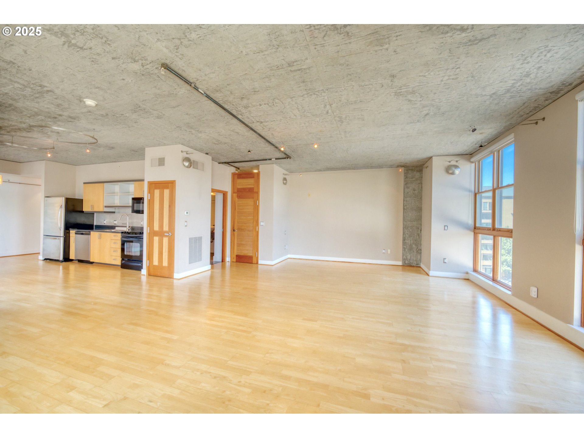 411 NW FLANDERS ST 607