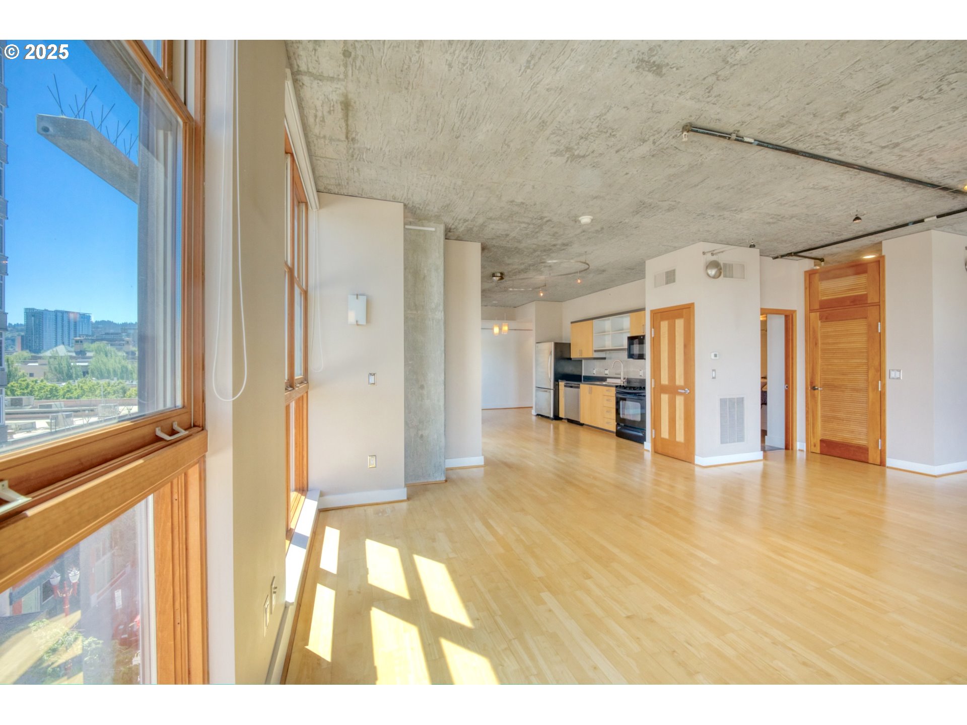 411 NW FLANDERS ST 607