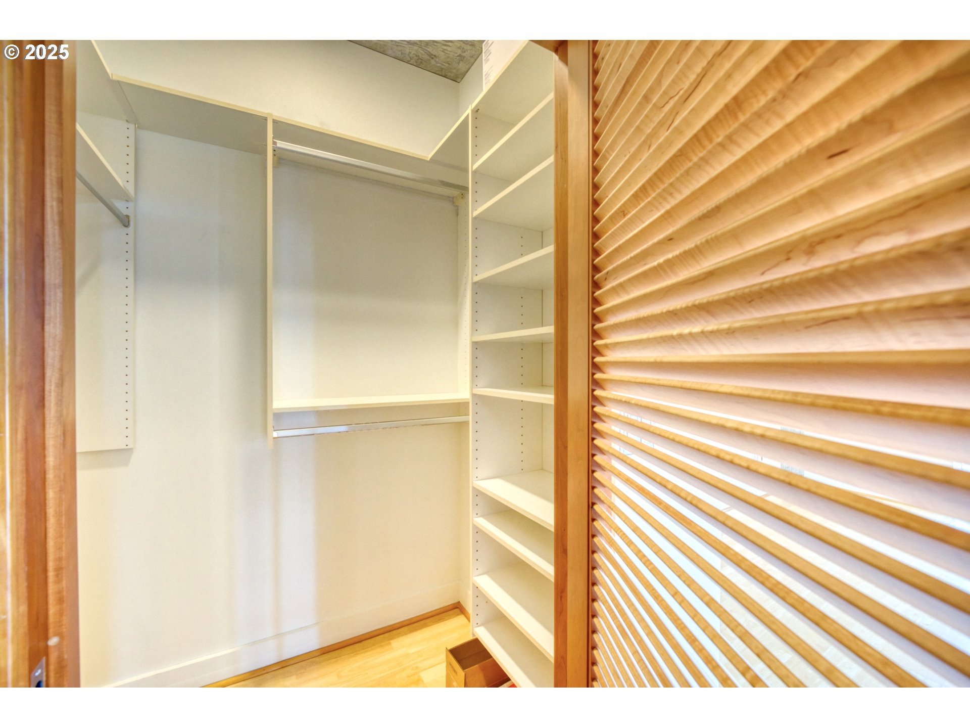 411 NW FLANDERS ST 607