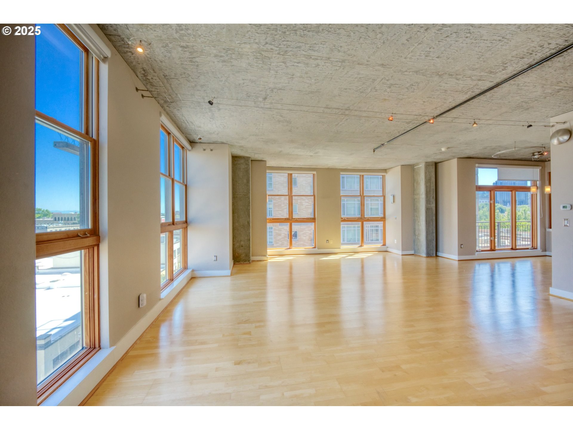 411 NW FLANDERS ST 607