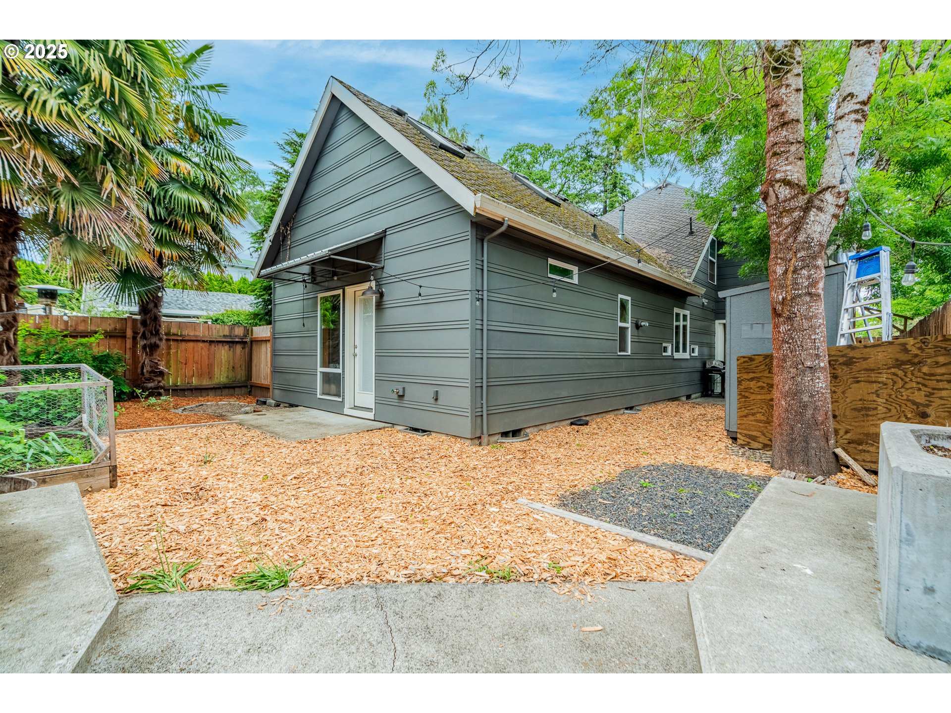 2220 17TH AVE