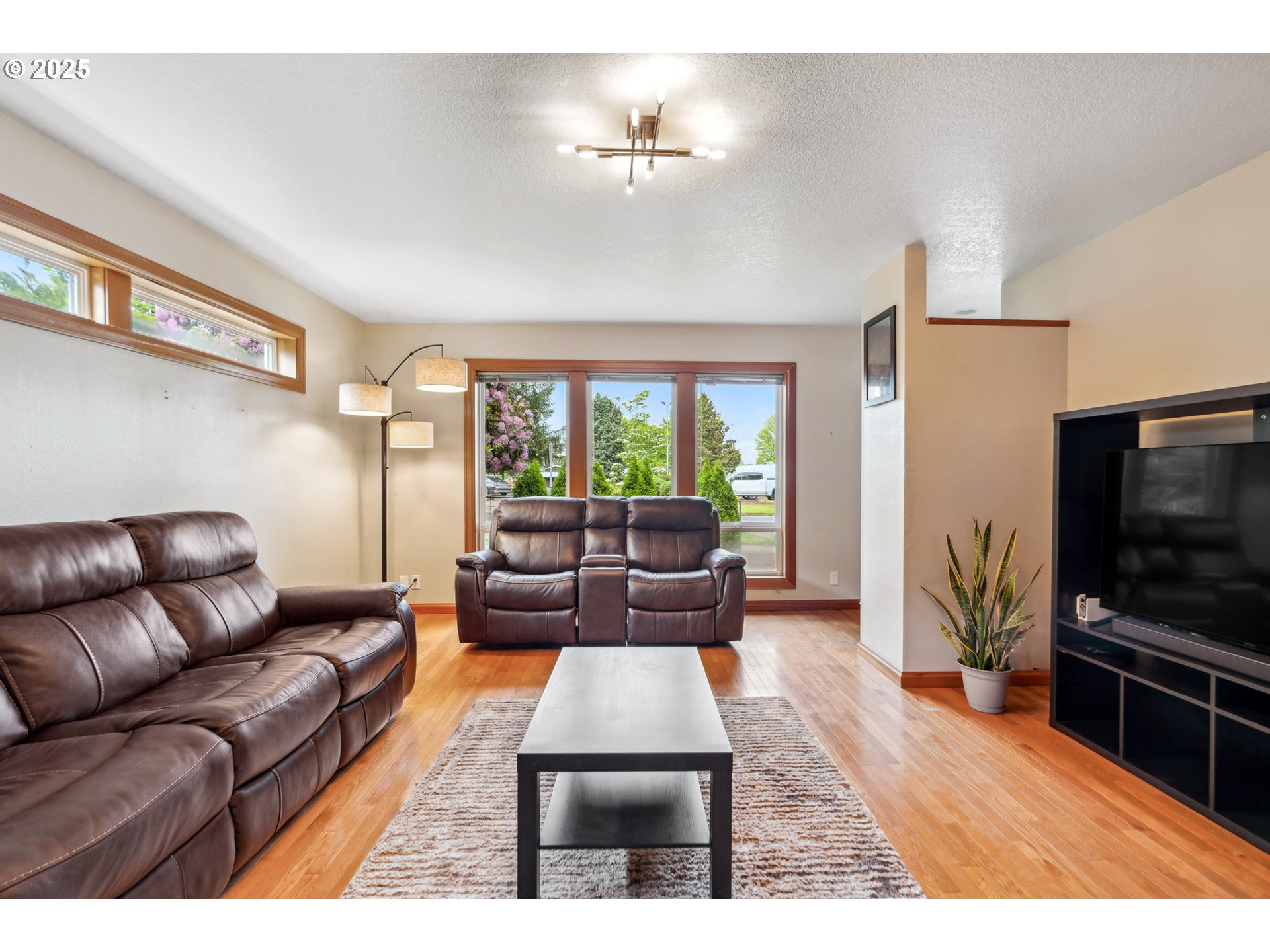 2220 17TH AVE