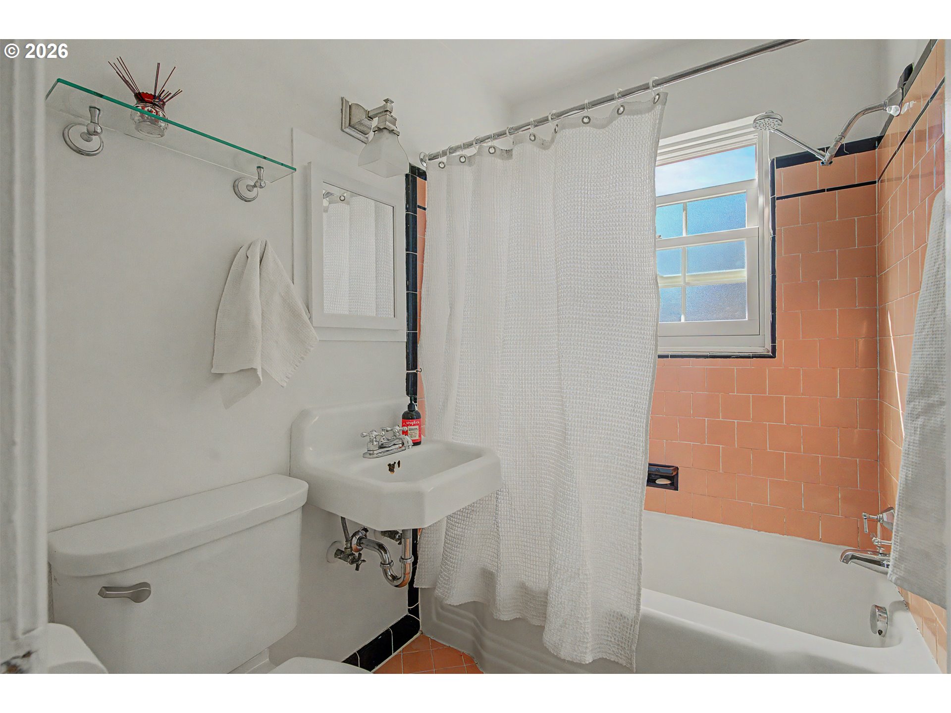 4341 NE HALSEY ST 18