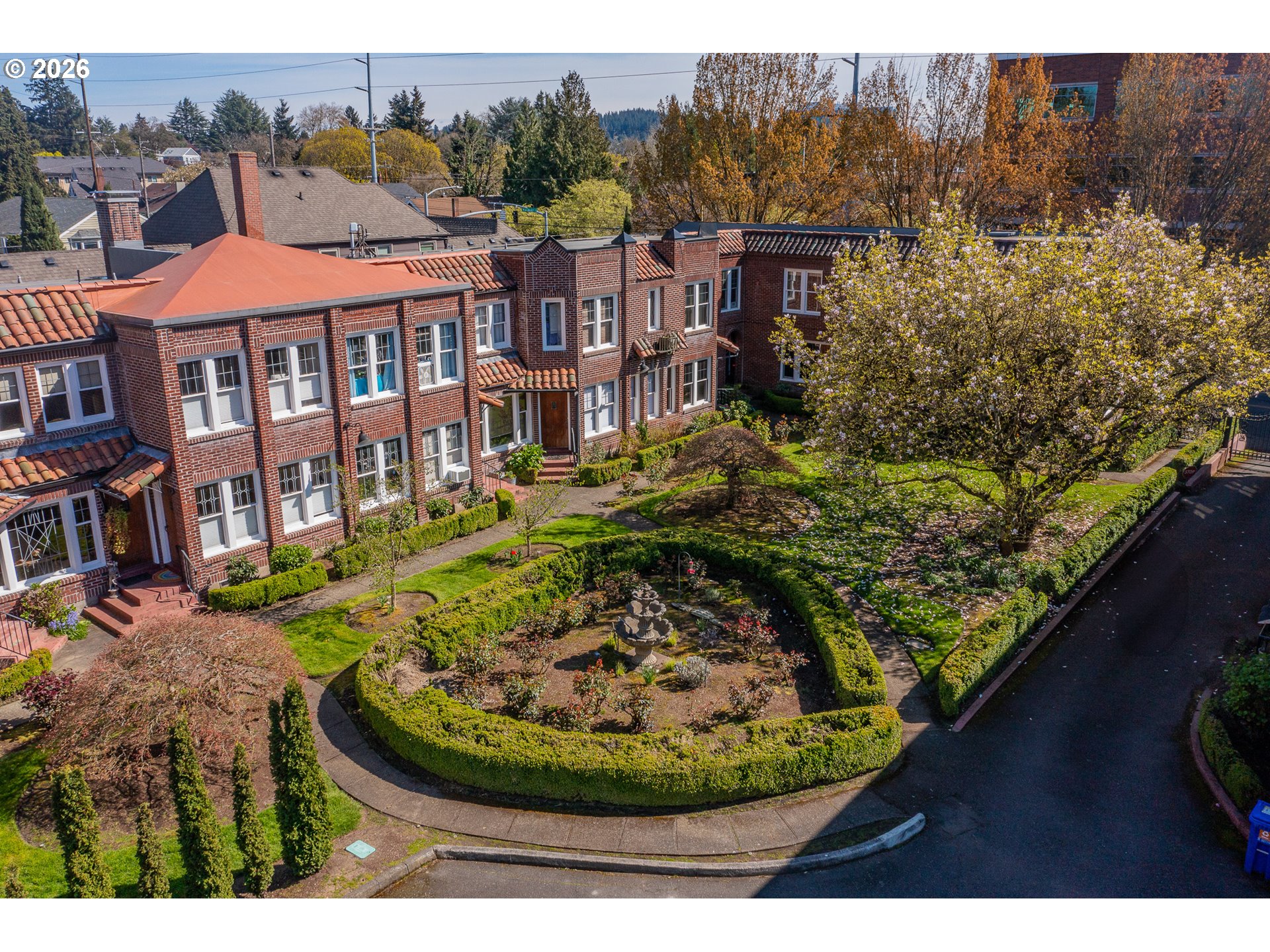 4341 NE HALSEY ST 18