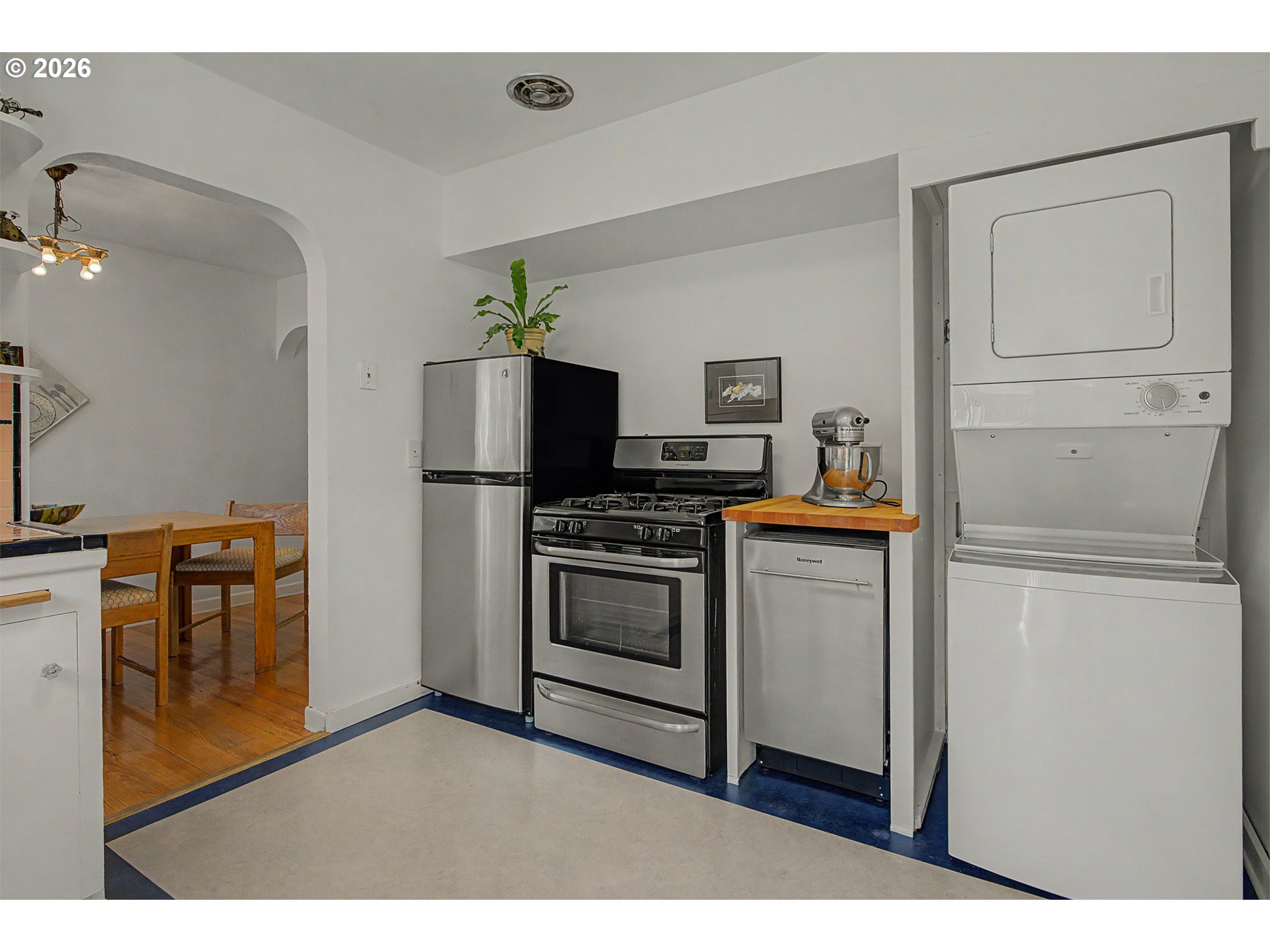 4341 NE HALSEY ST 18