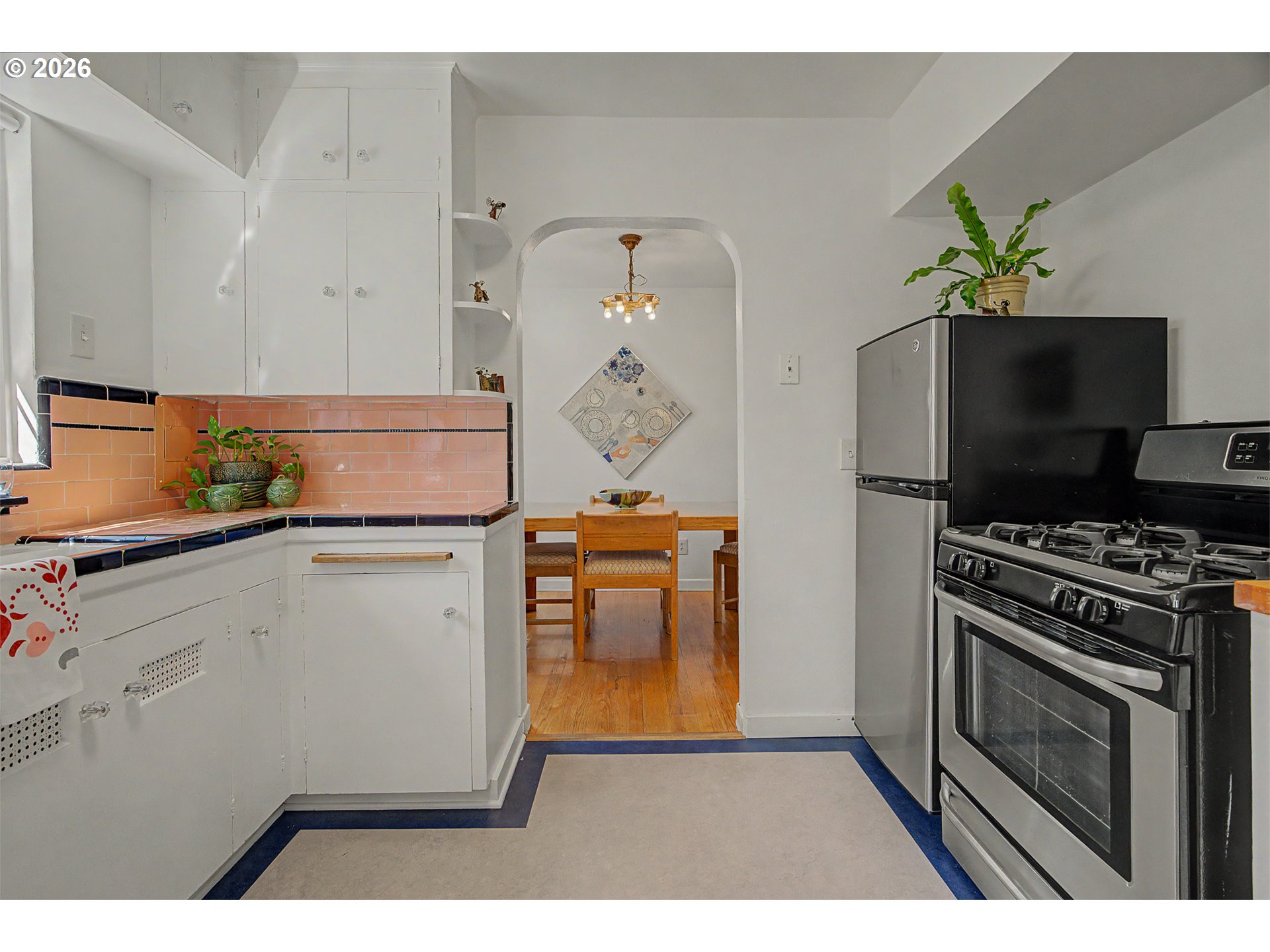 4341 NE HALSEY ST 18