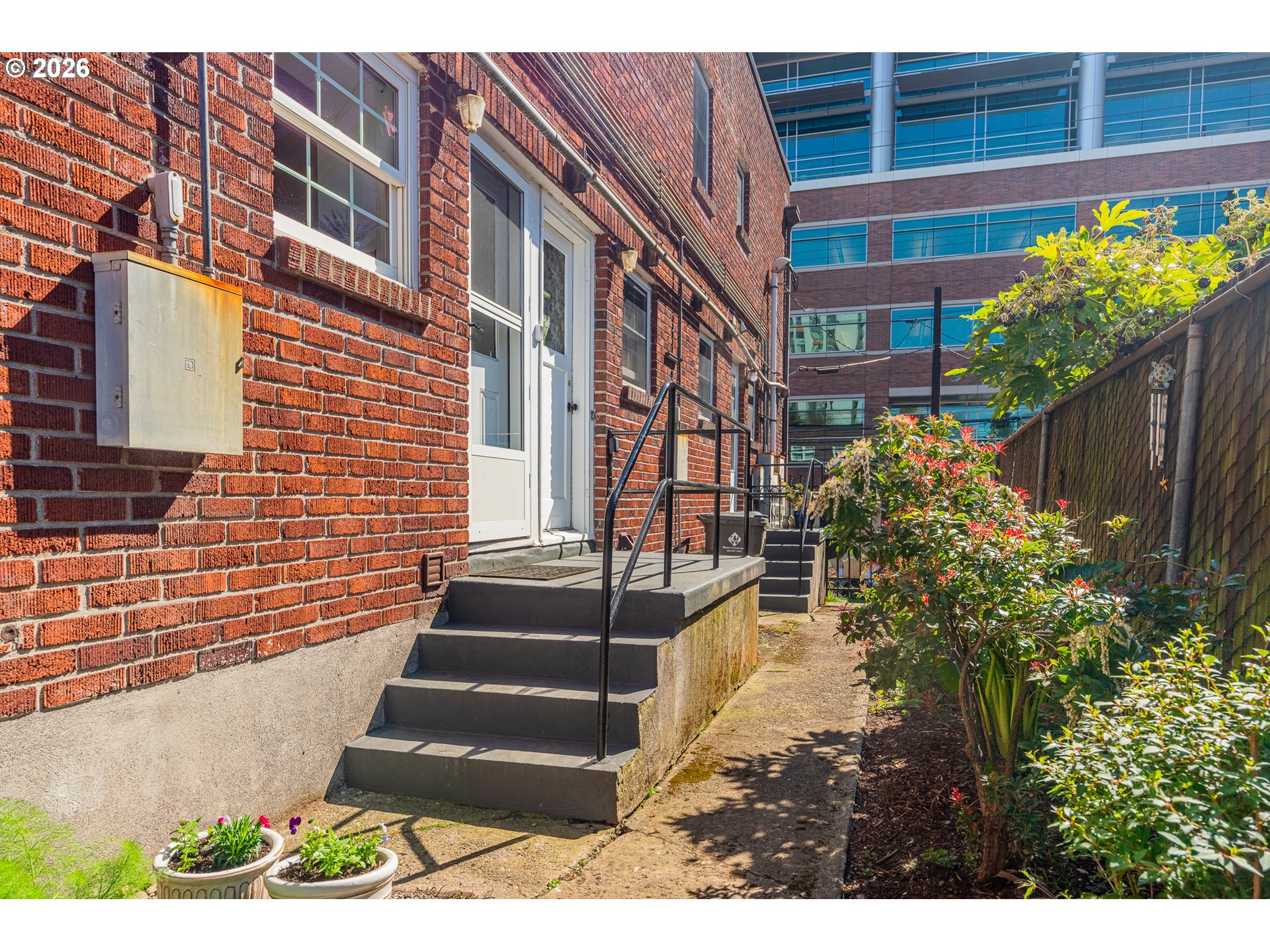 4341 NE HALSEY ST 18