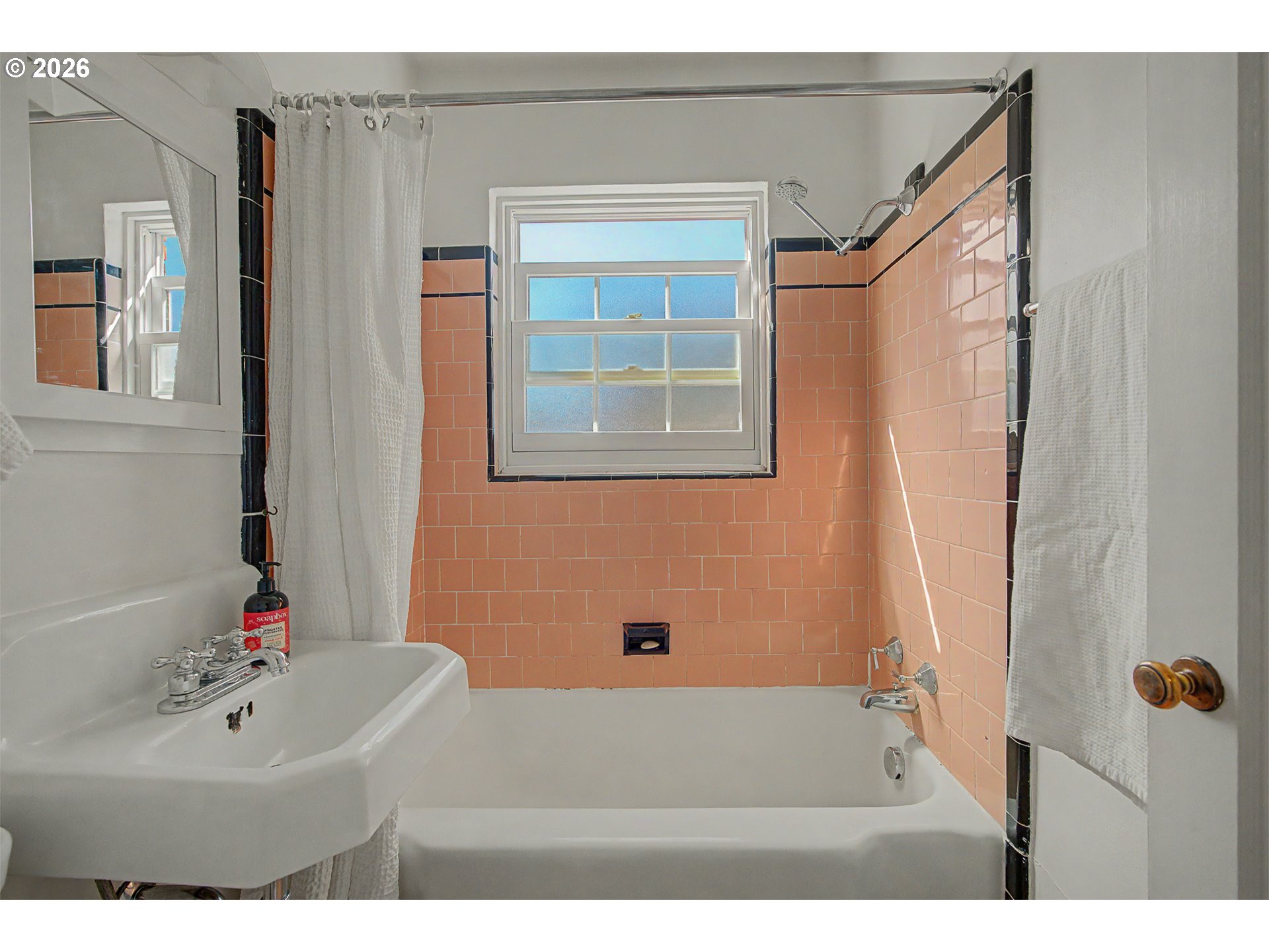 4341 NE HALSEY ST 18