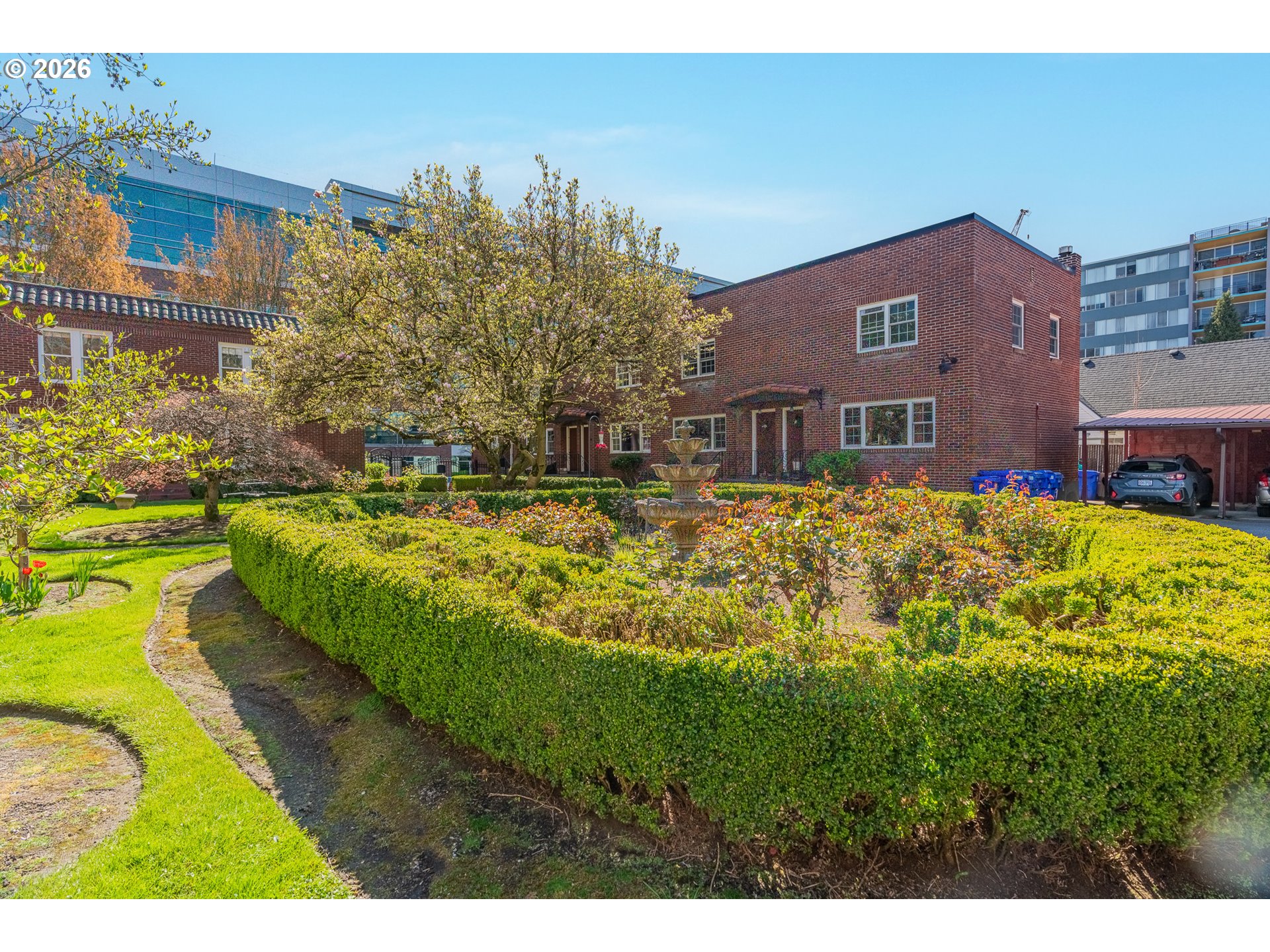 4341 NE HALSEY ST 18