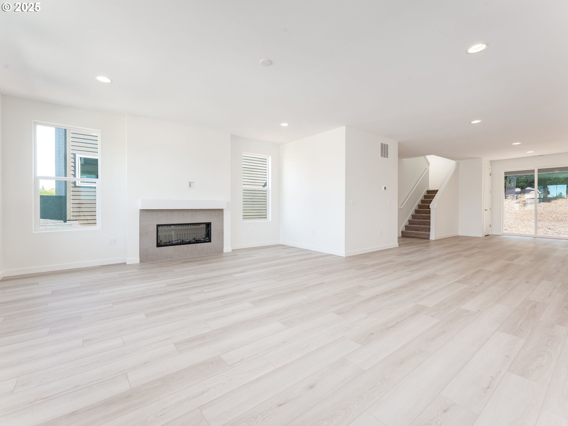 2128 NE RIDGE RUN LN