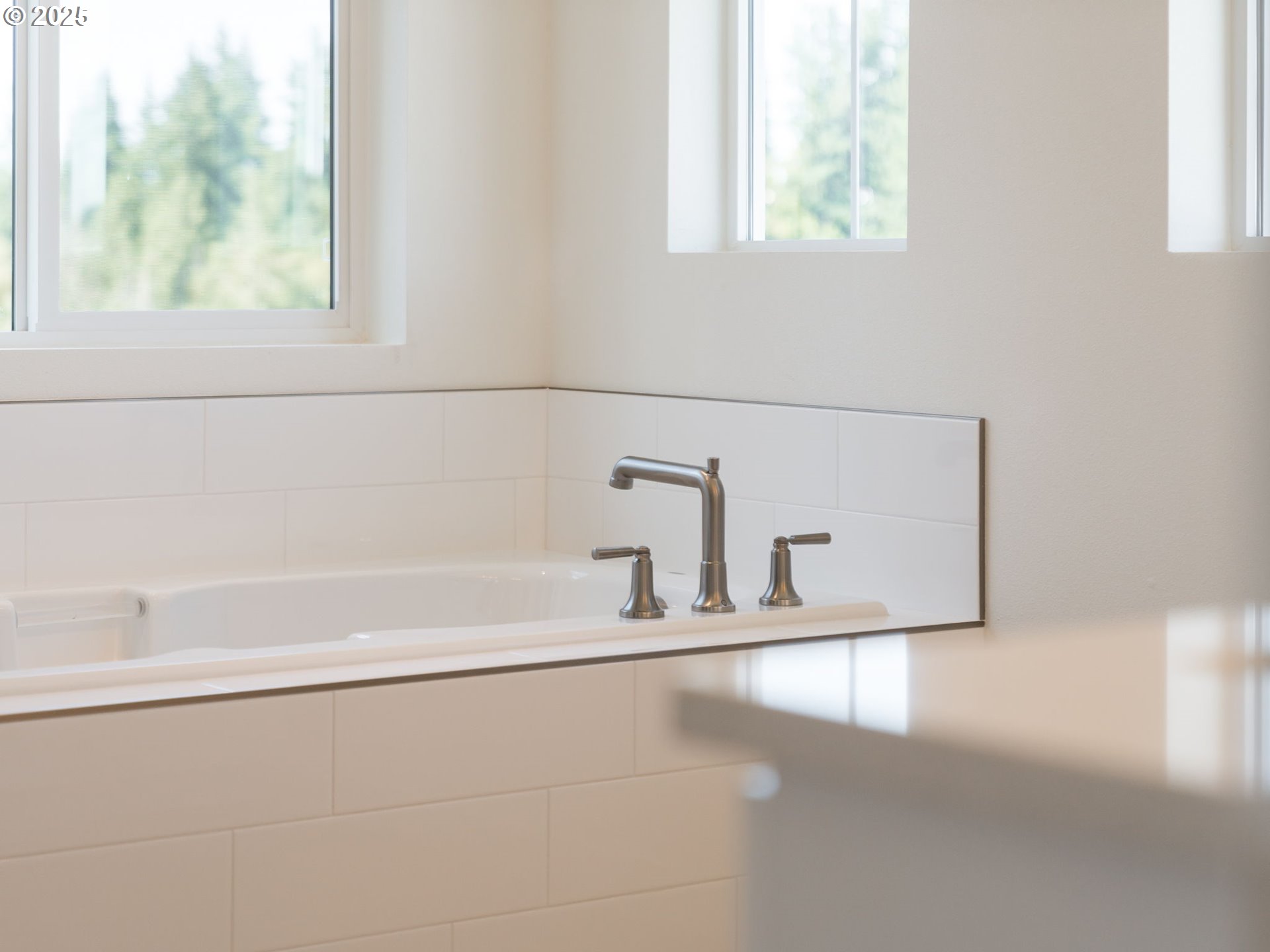 2128 NE RIDGE RUN LN