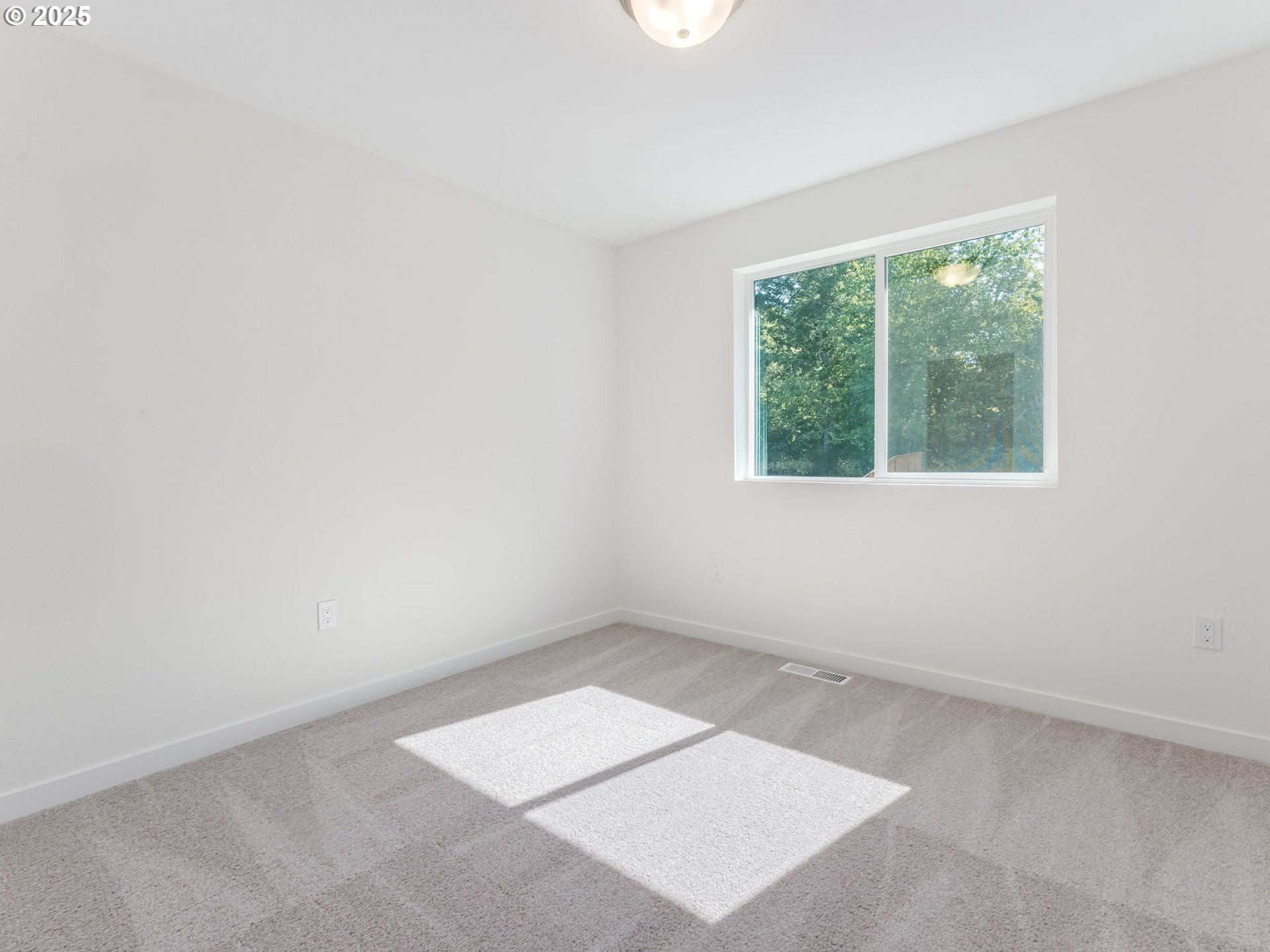 2128 NE RIDGE RUN LN