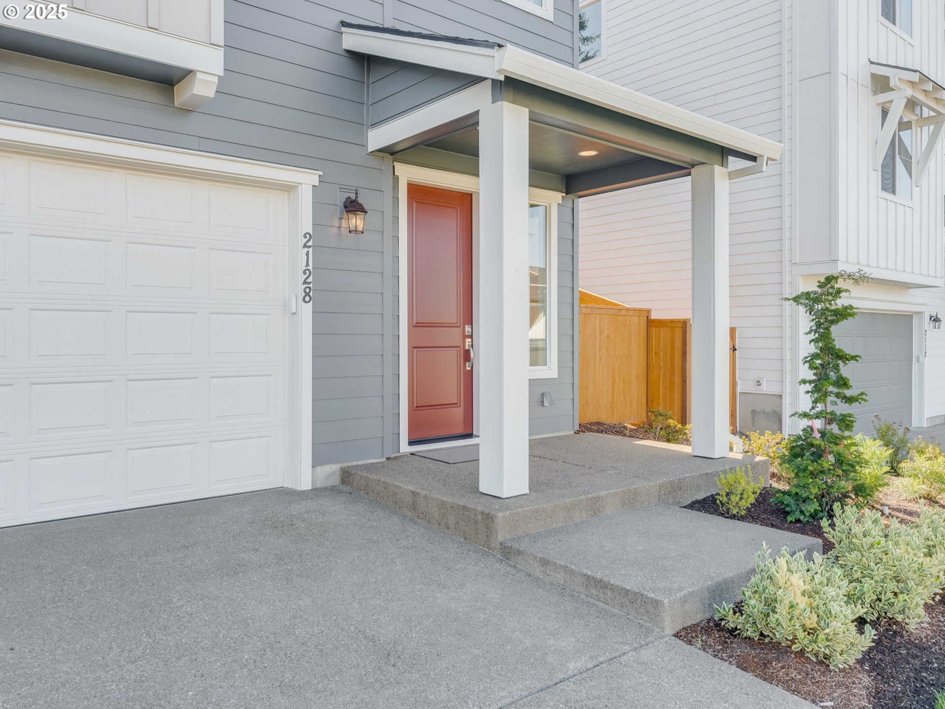 2128 NE RIDGE RUN LN