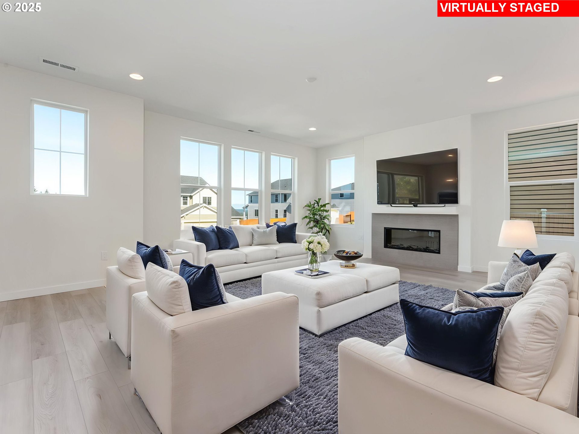 2128 NE RIDGE RUN LN