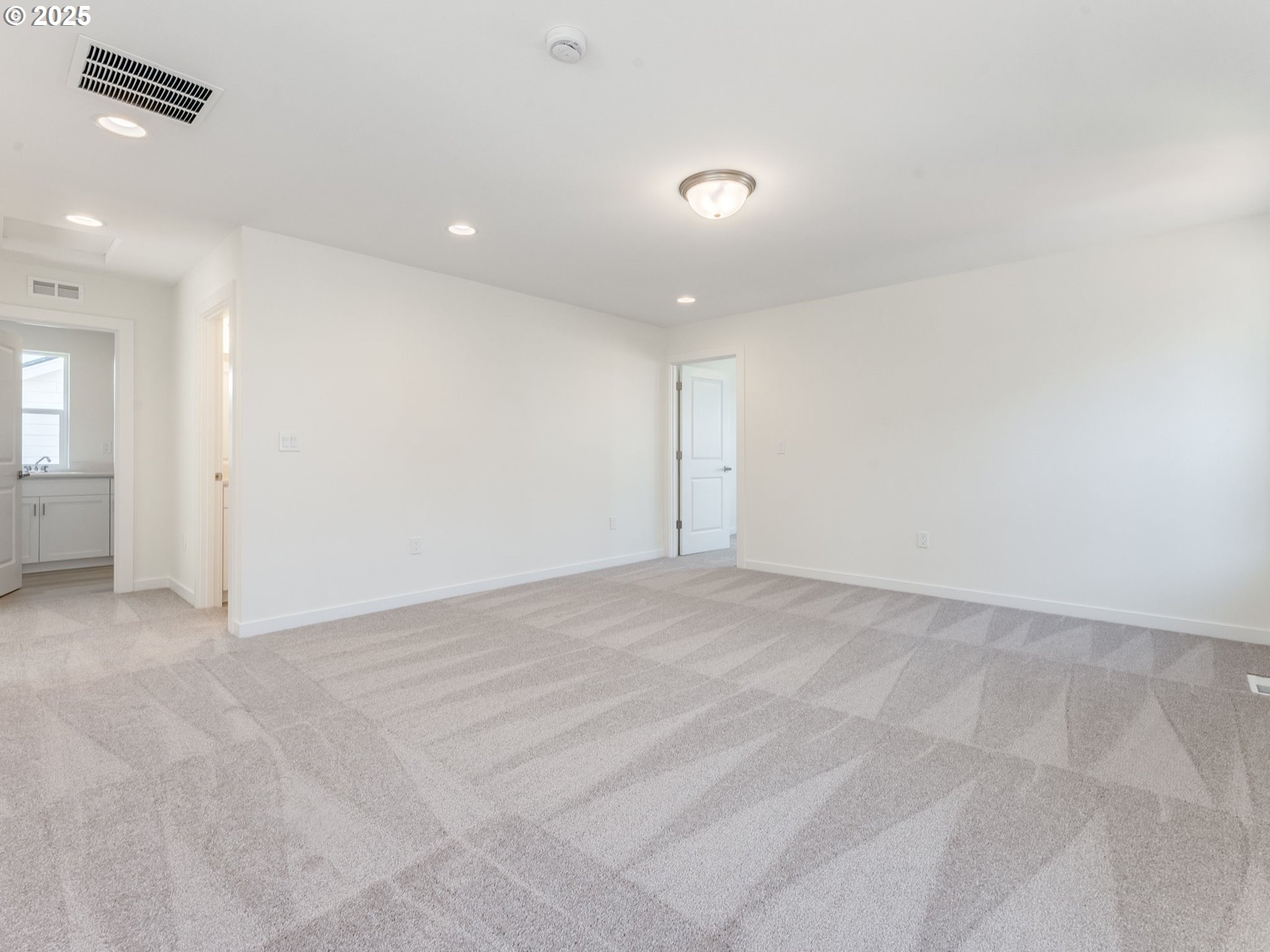 2128 NE RIDGE RUN LN