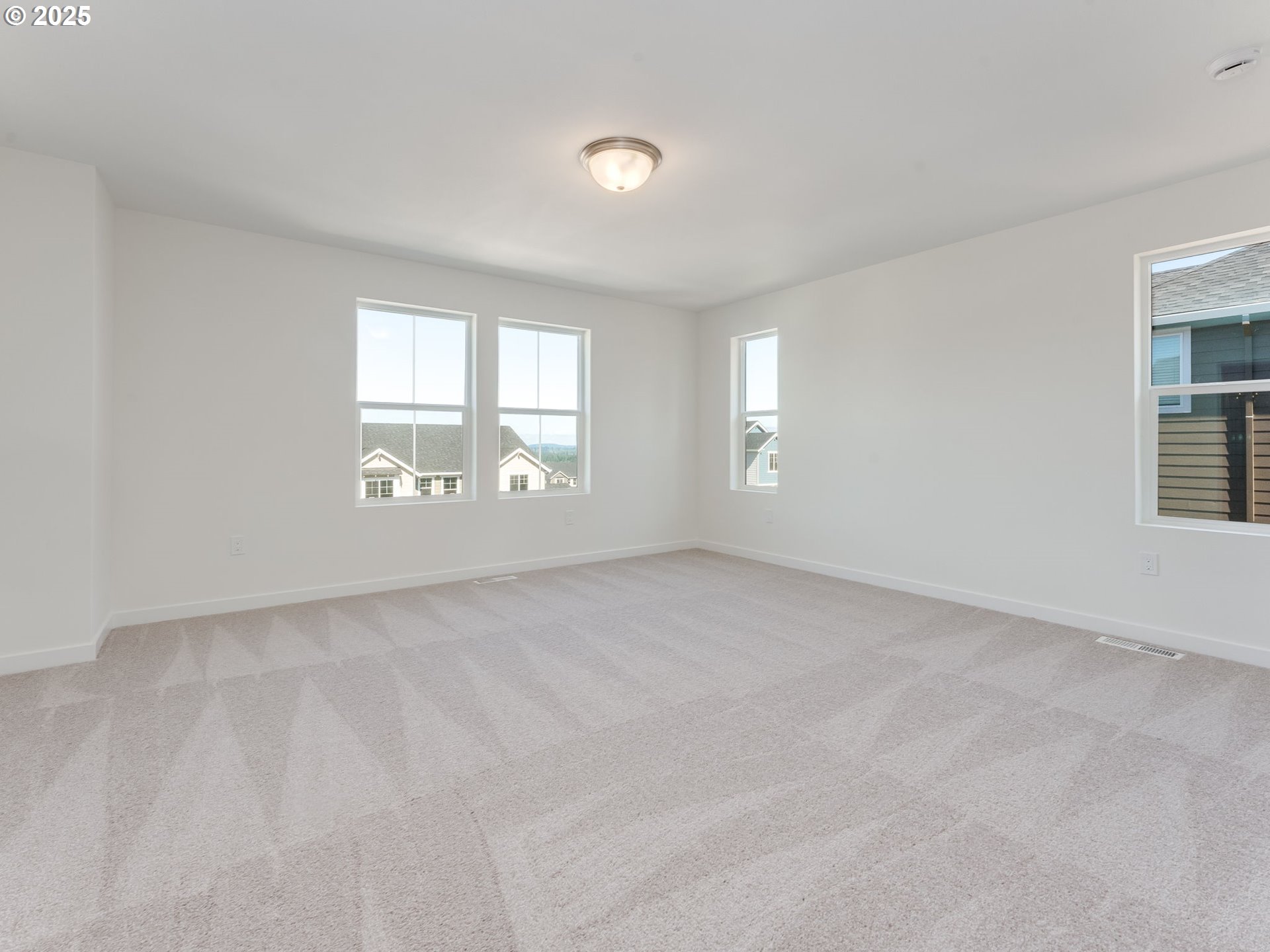 2128 NE RIDGE RUN LN