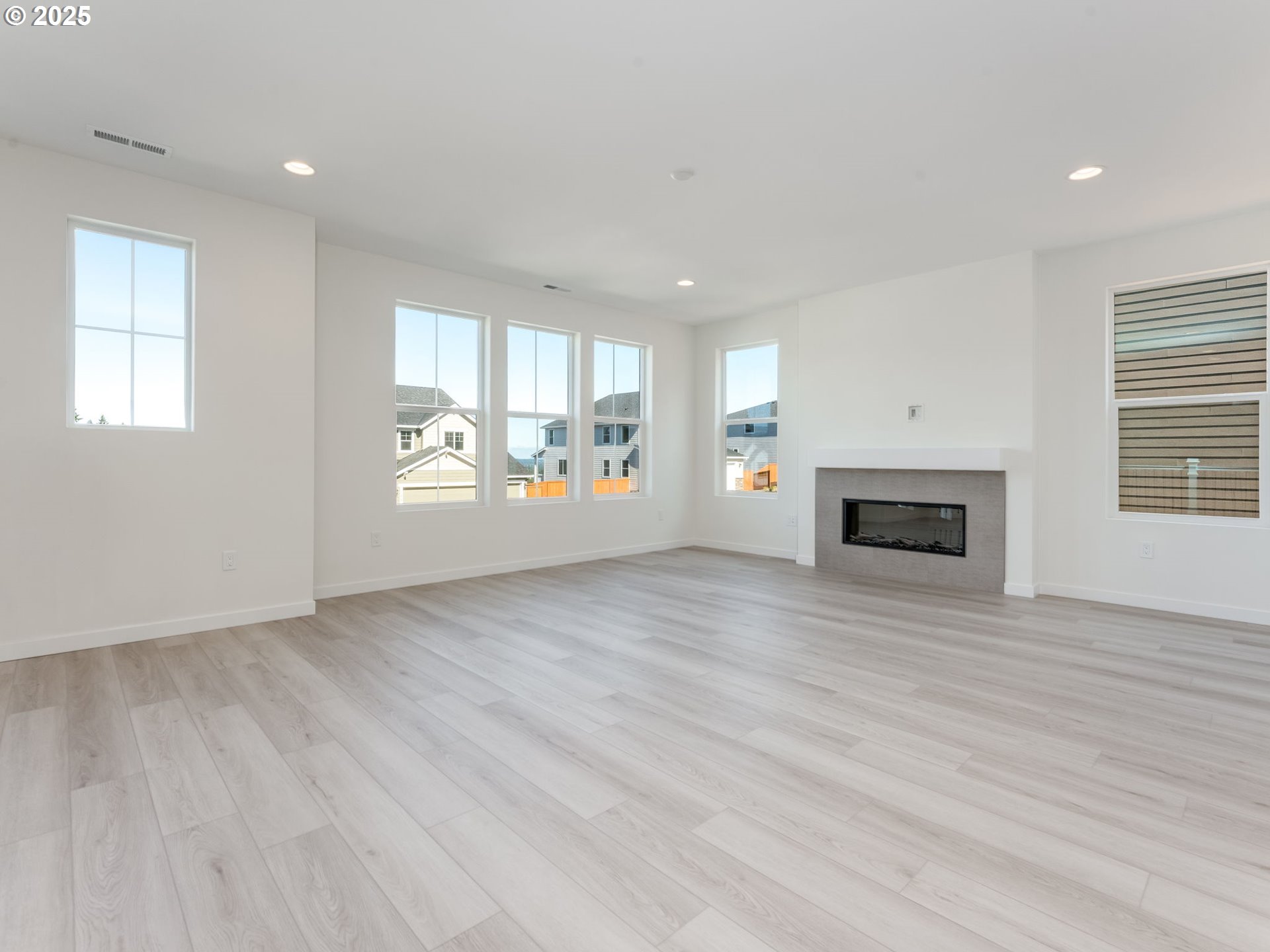 2128 NE RIDGE RUN LN