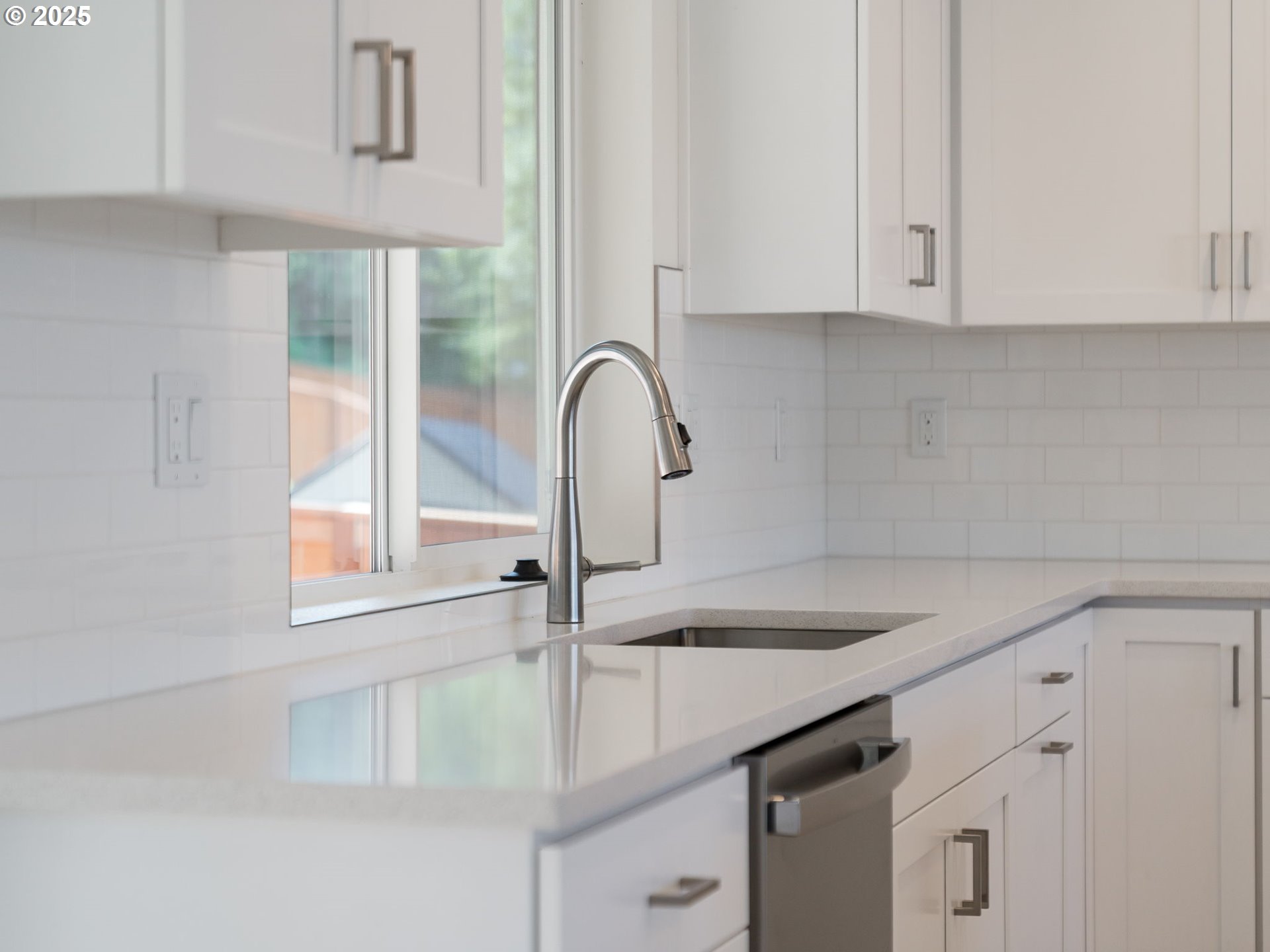 2128 NE RIDGE RUN LN