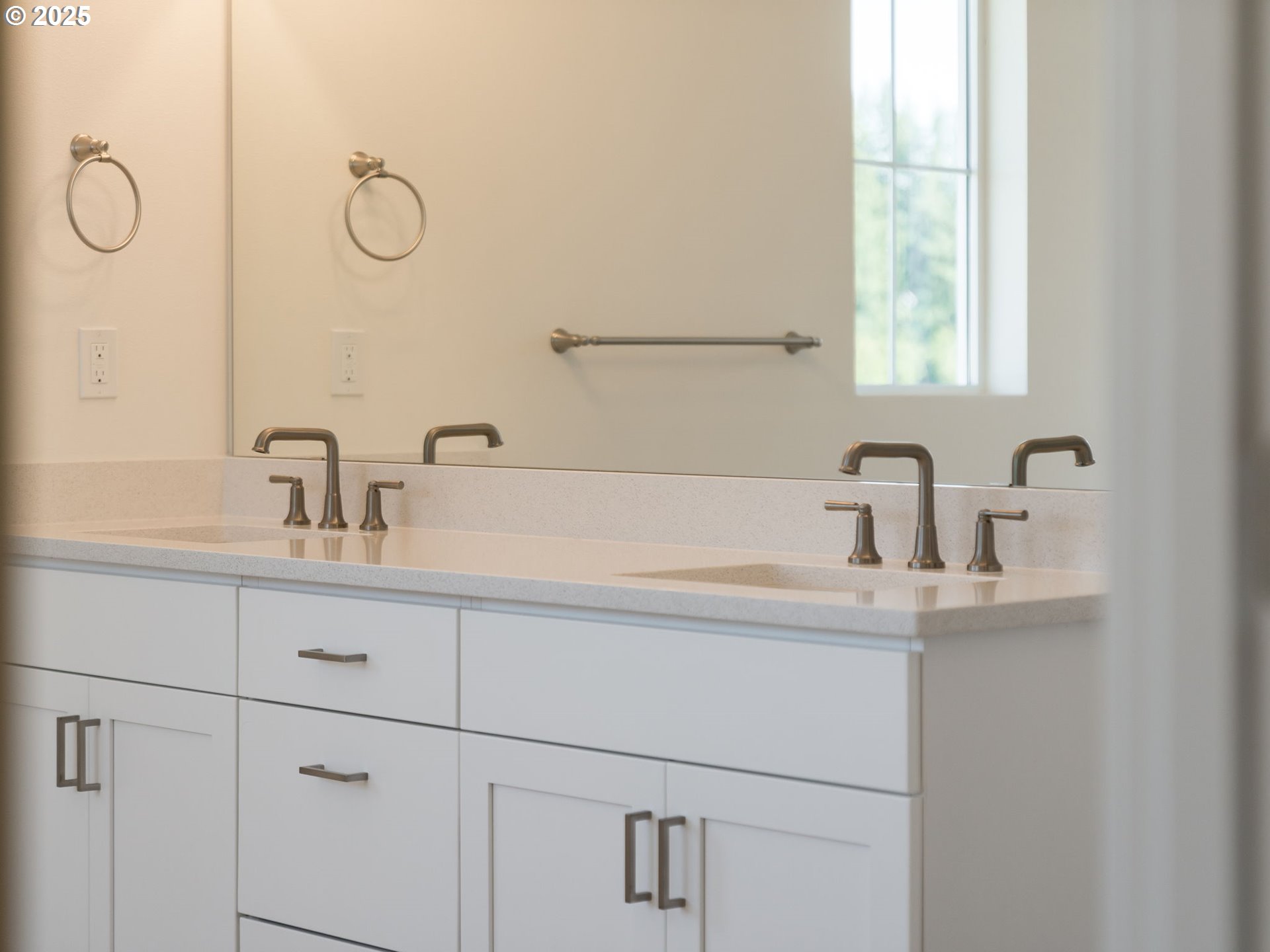 2128 NE RIDGE RUN LN