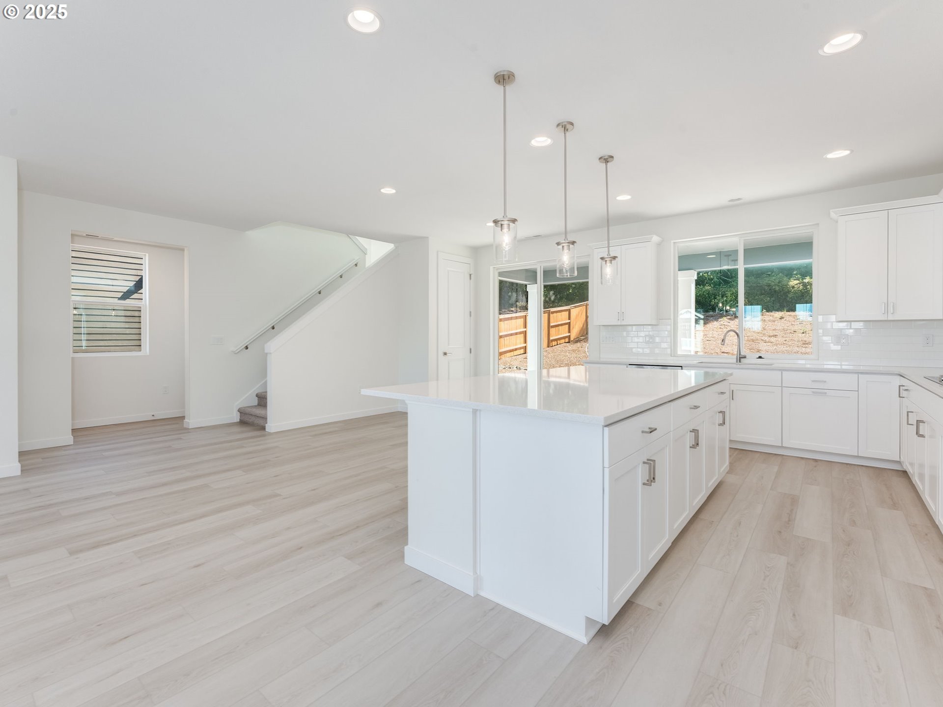 2128 NE RIDGE RUN LN