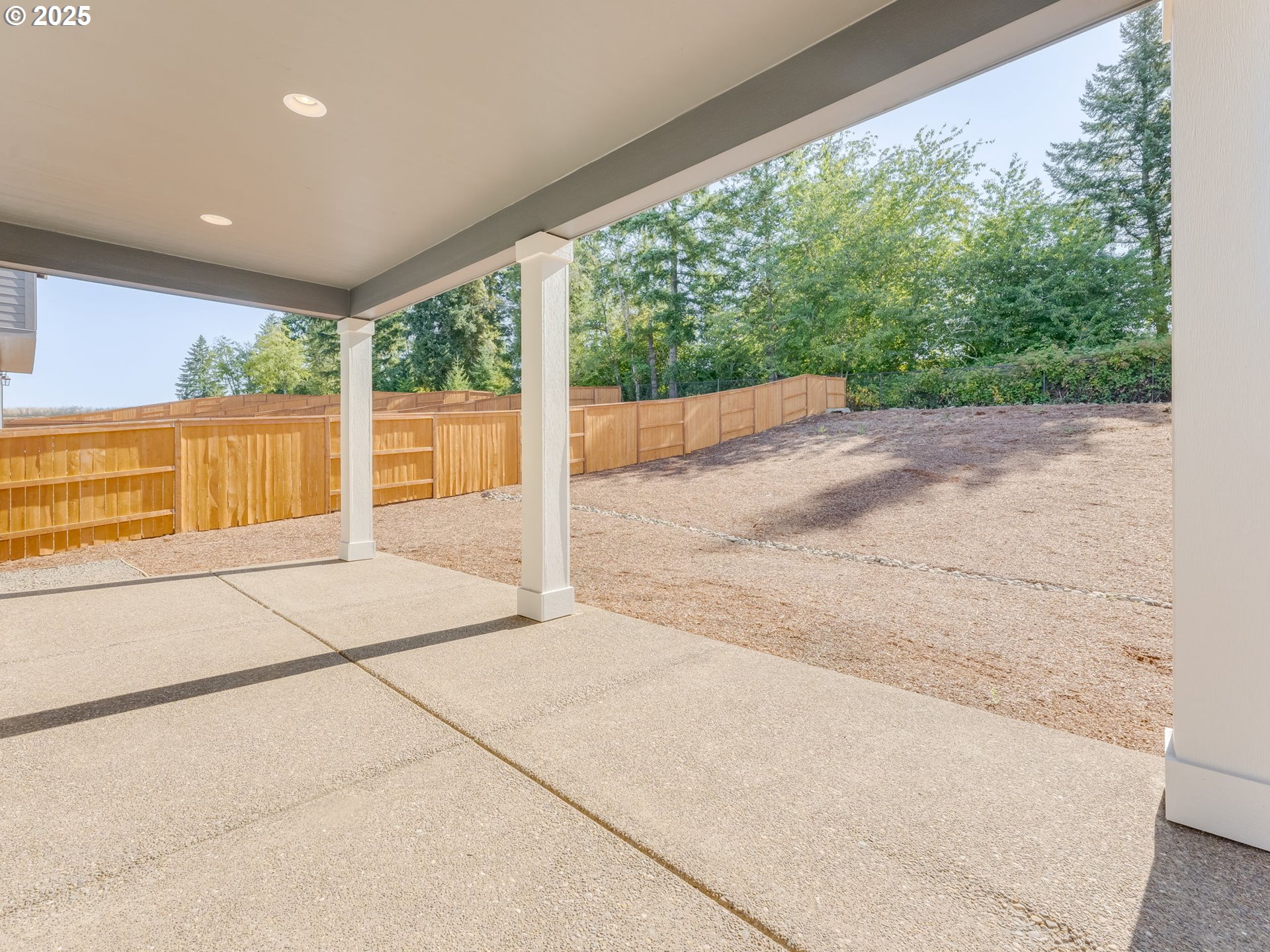 2128 NE RIDGE RUN LN