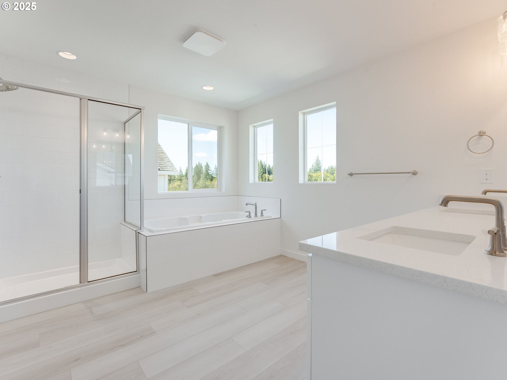 2128 NE RIDGE RUN LN