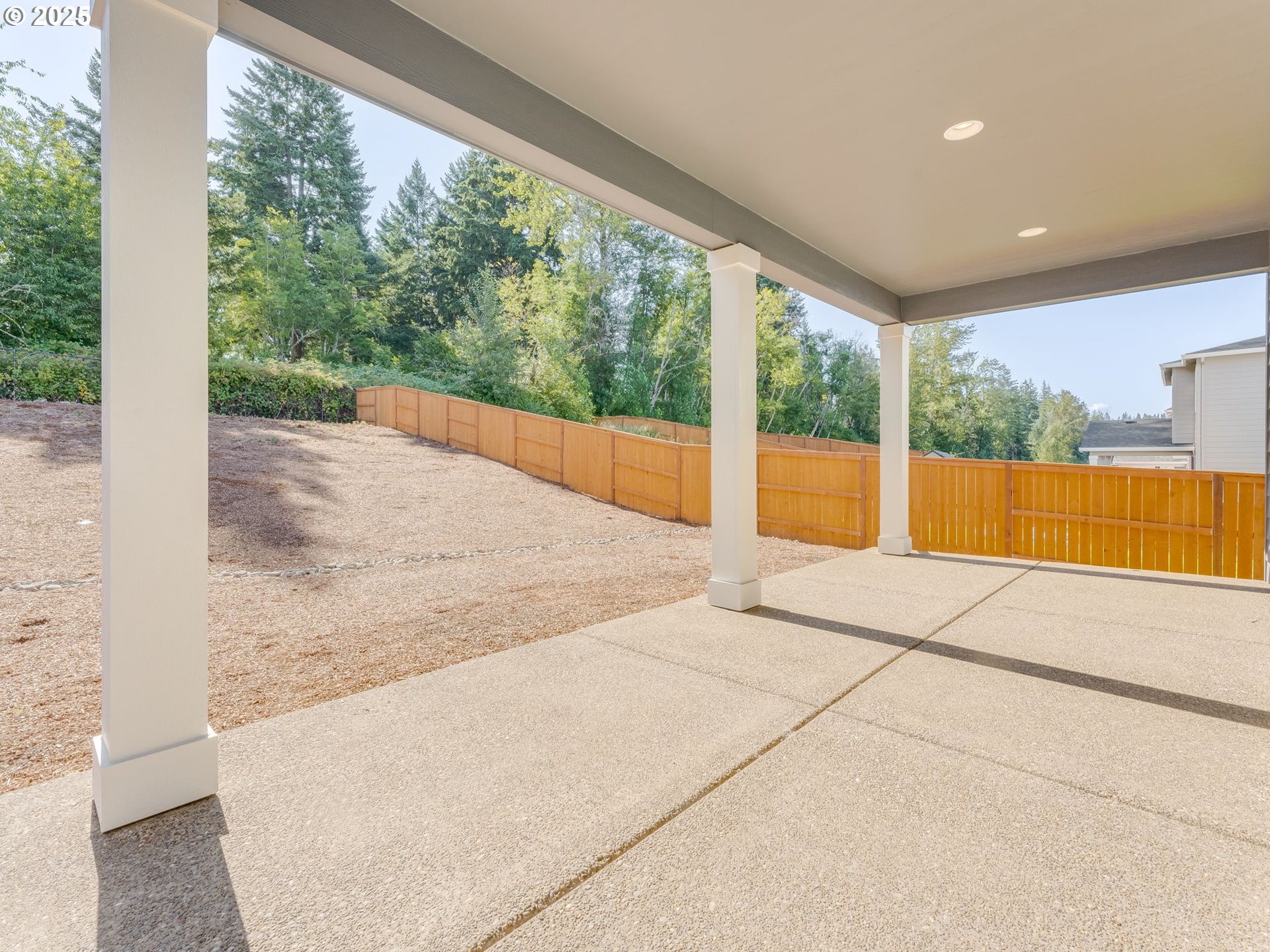 2128 NE RIDGE RUN LN