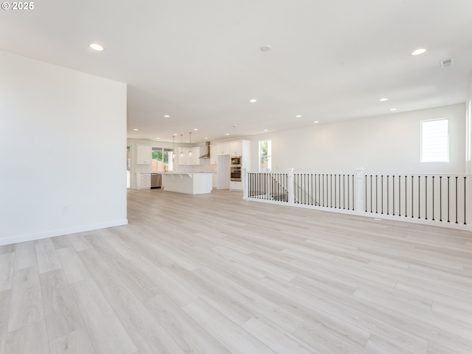 2128 NE RIDGE RUN LN