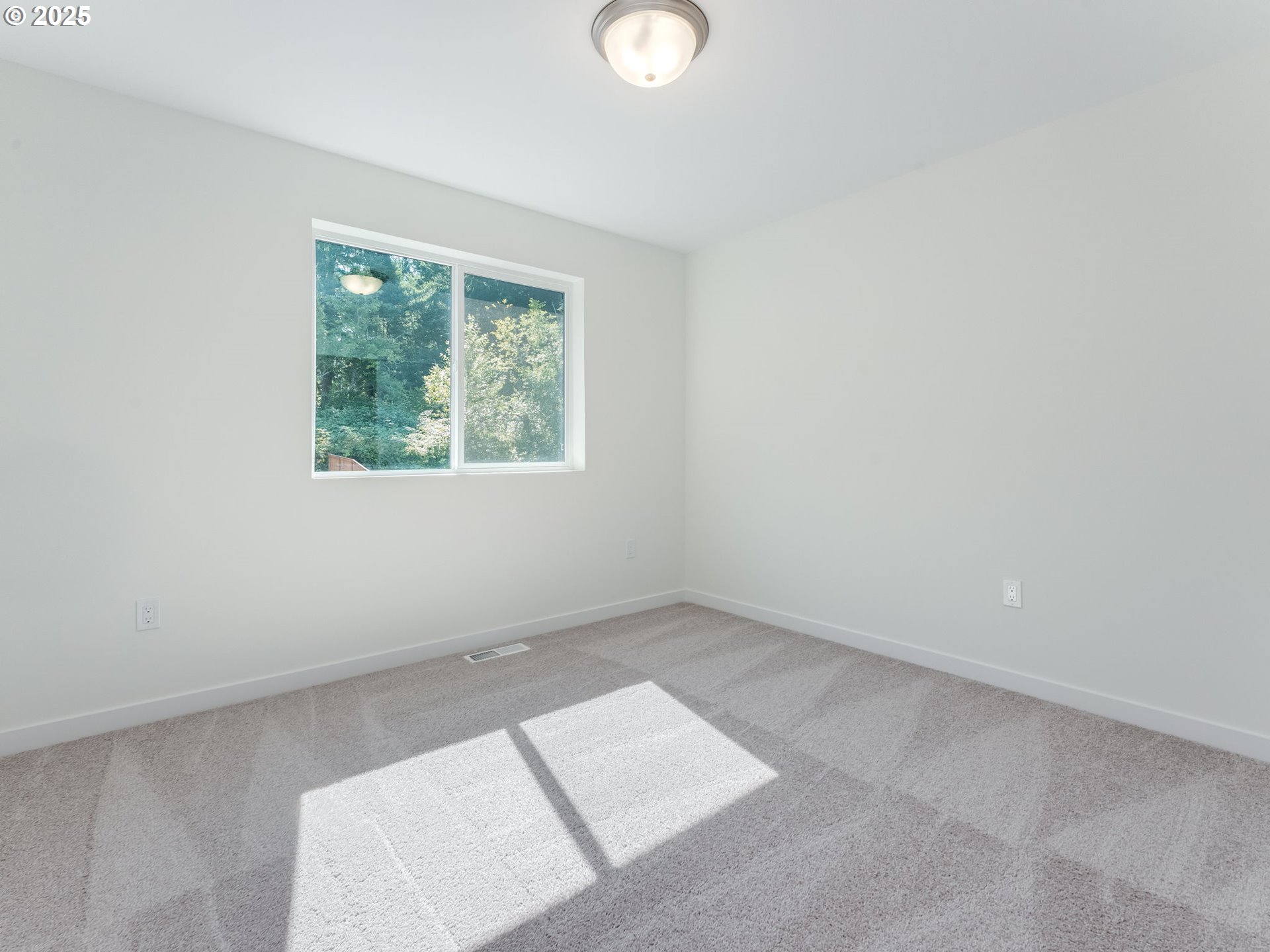 2128 NE RIDGE RUN LN