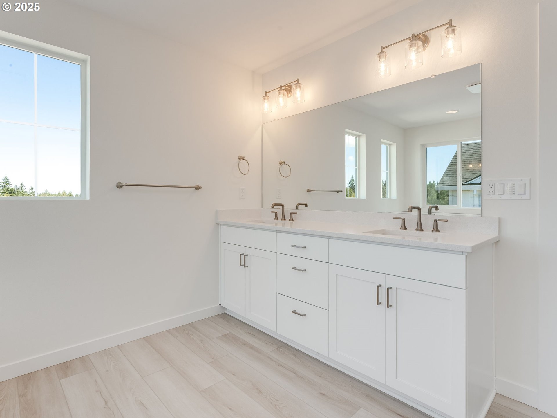 2128 NE RIDGE RUN LN