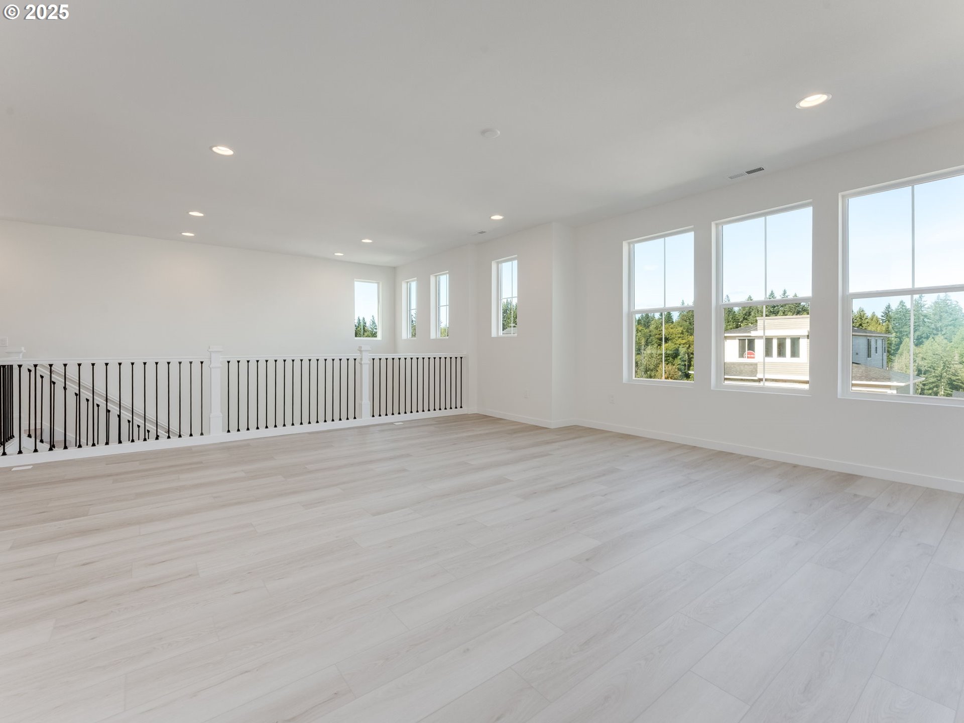 2128 NE RIDGE RUN LN