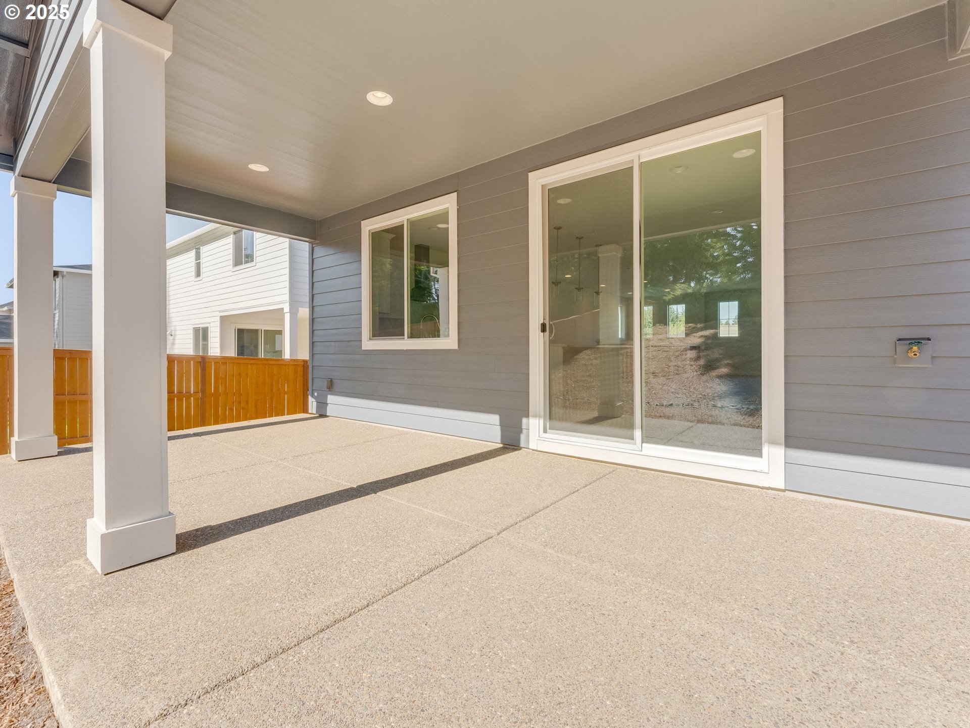 2128 NE RIDGE RUN LN